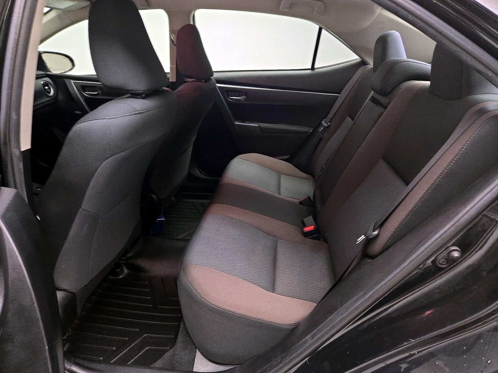 2019 Toyota Corolla LE - Photo 20