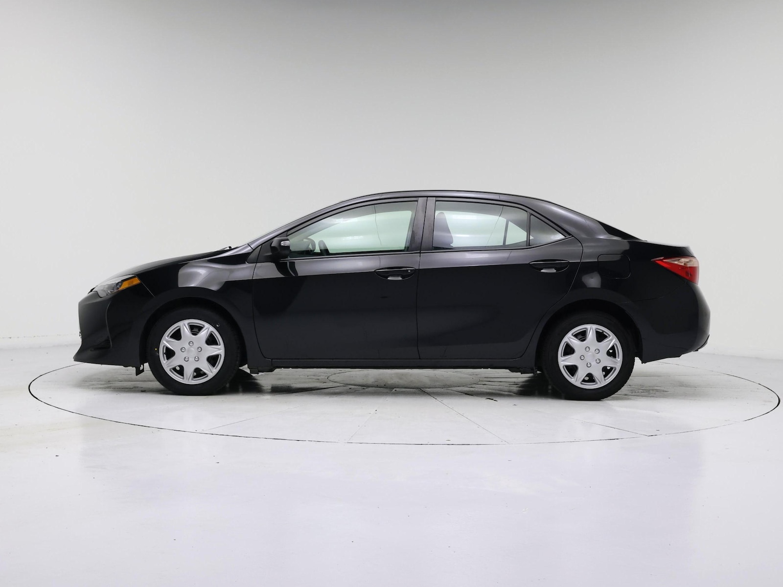 2019 Toyota Corolla LE - Photo 4
