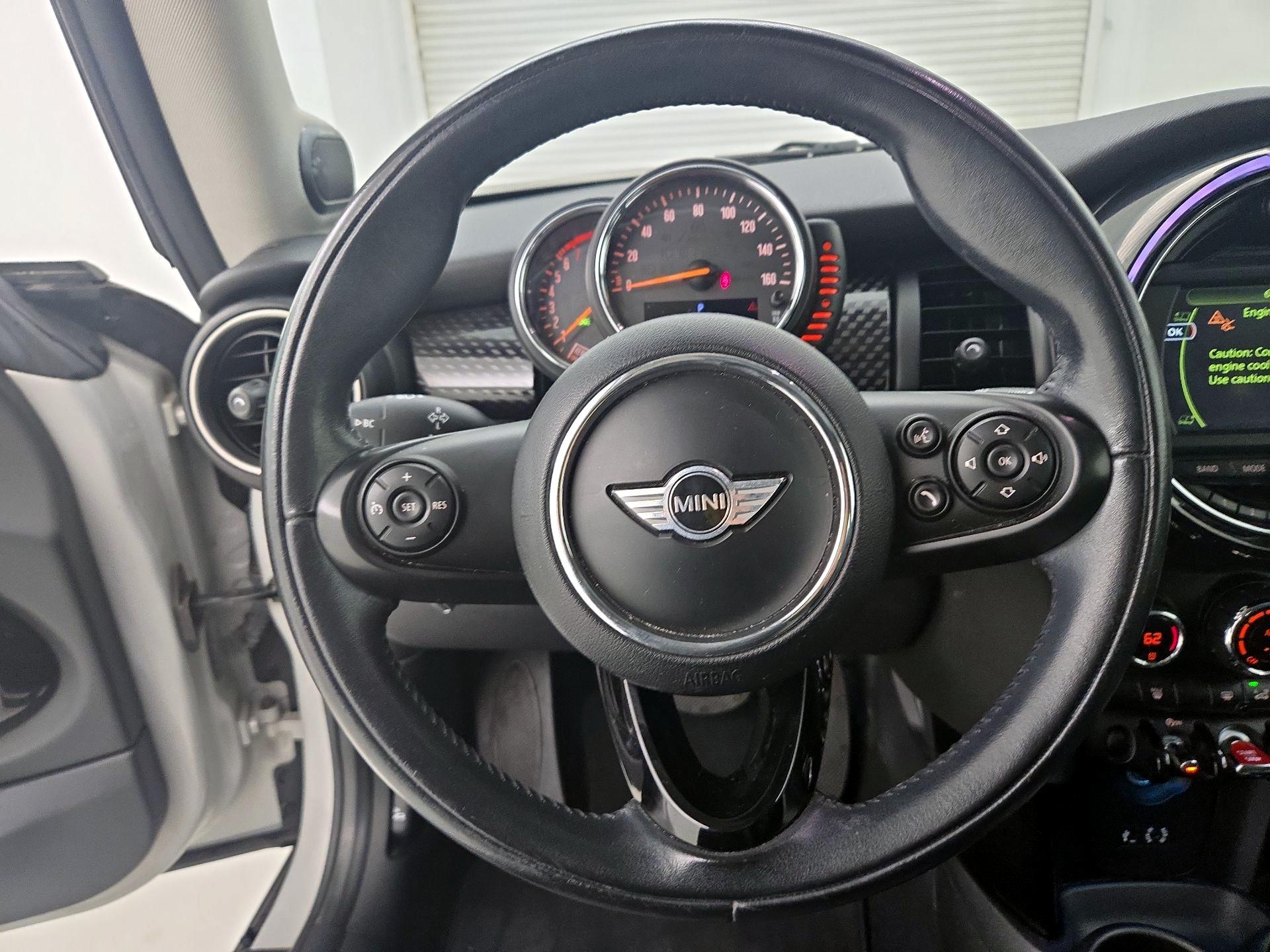 Thumbnail: 2015 MINI Cooper Hardtop - 10