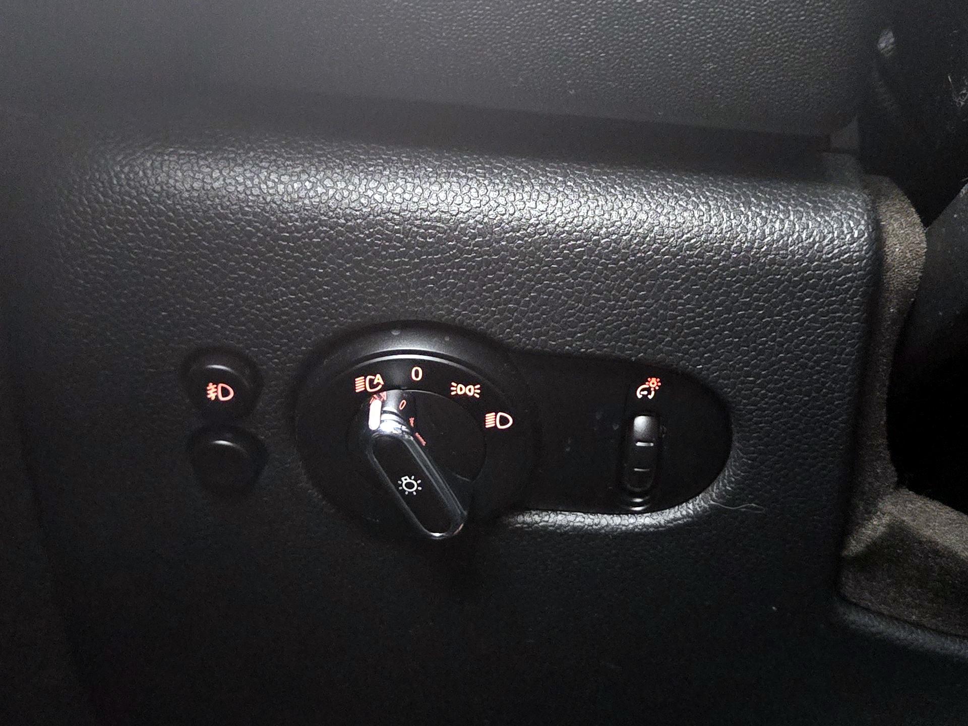 Thumbnail: 2015 MINI Cooper Hardtop - 13