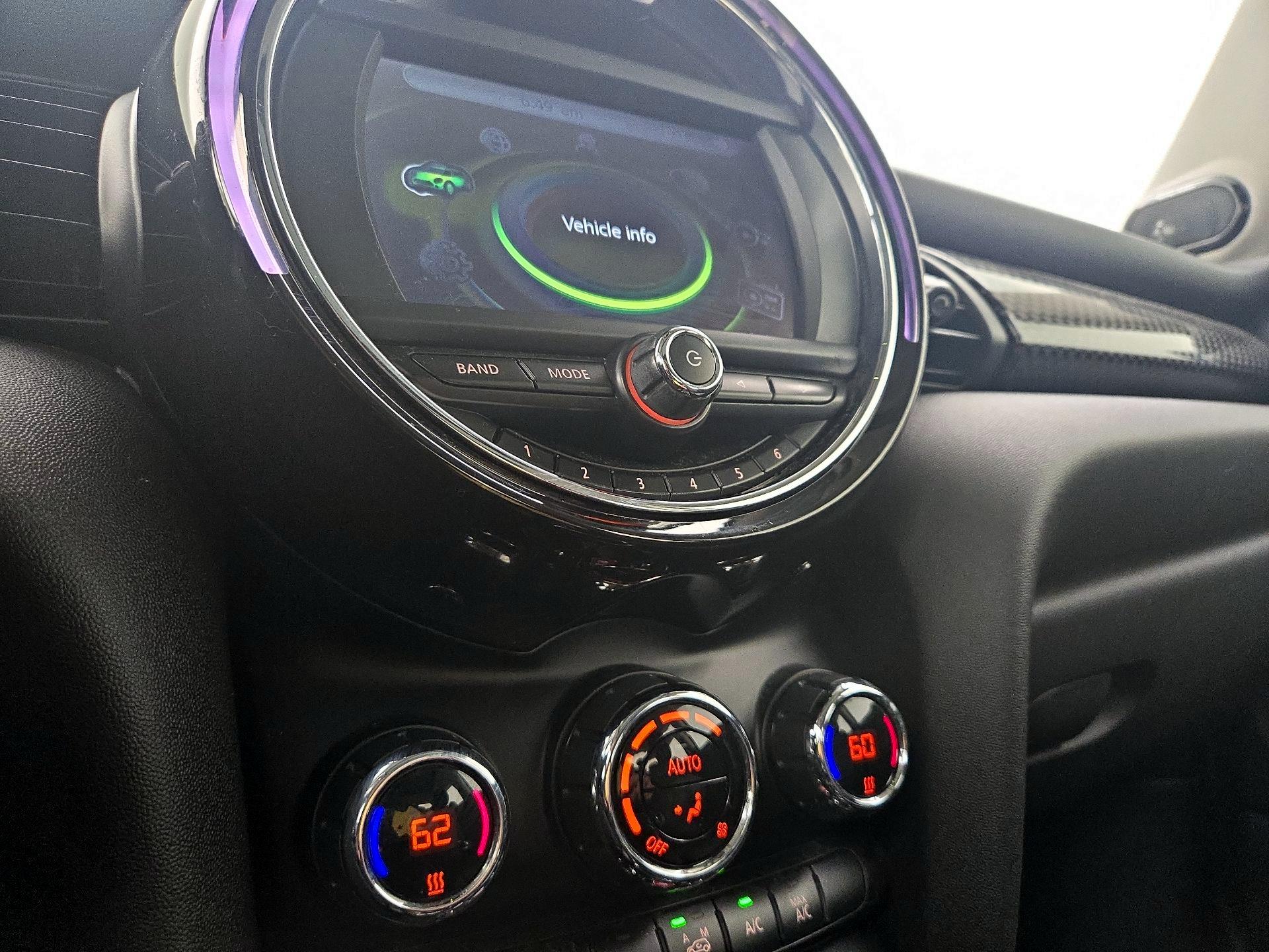 Thumbnail: 2015 MINI Cooper Hardtop - 16