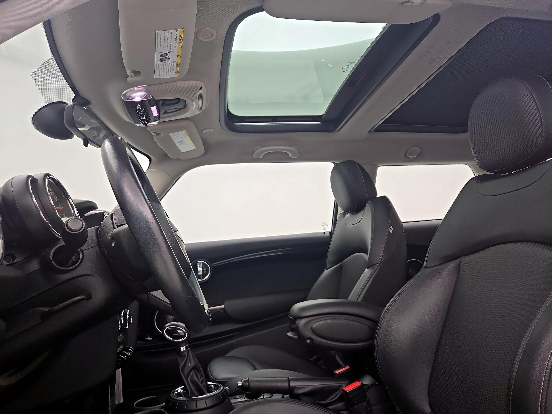 Thumbnail: 2015 MINI Cooper Hardtop - 19