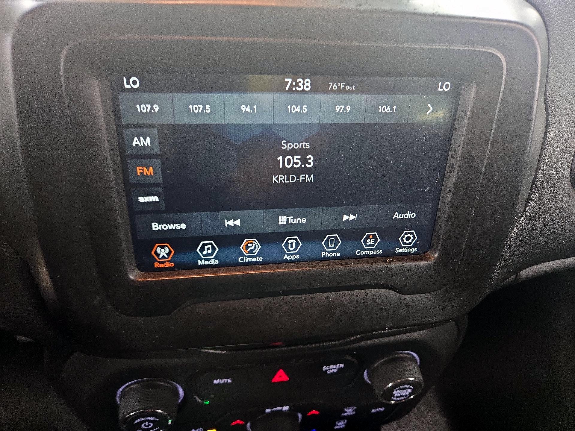 Thumbnail: 2018 Jeep Renegade - 15