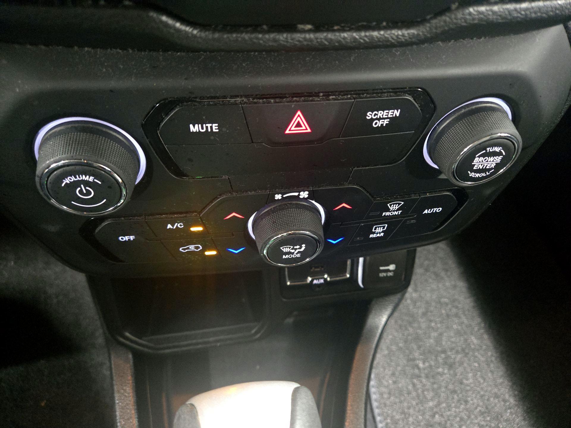 Thumbnail: 2018 Jeep Renegade - 16
