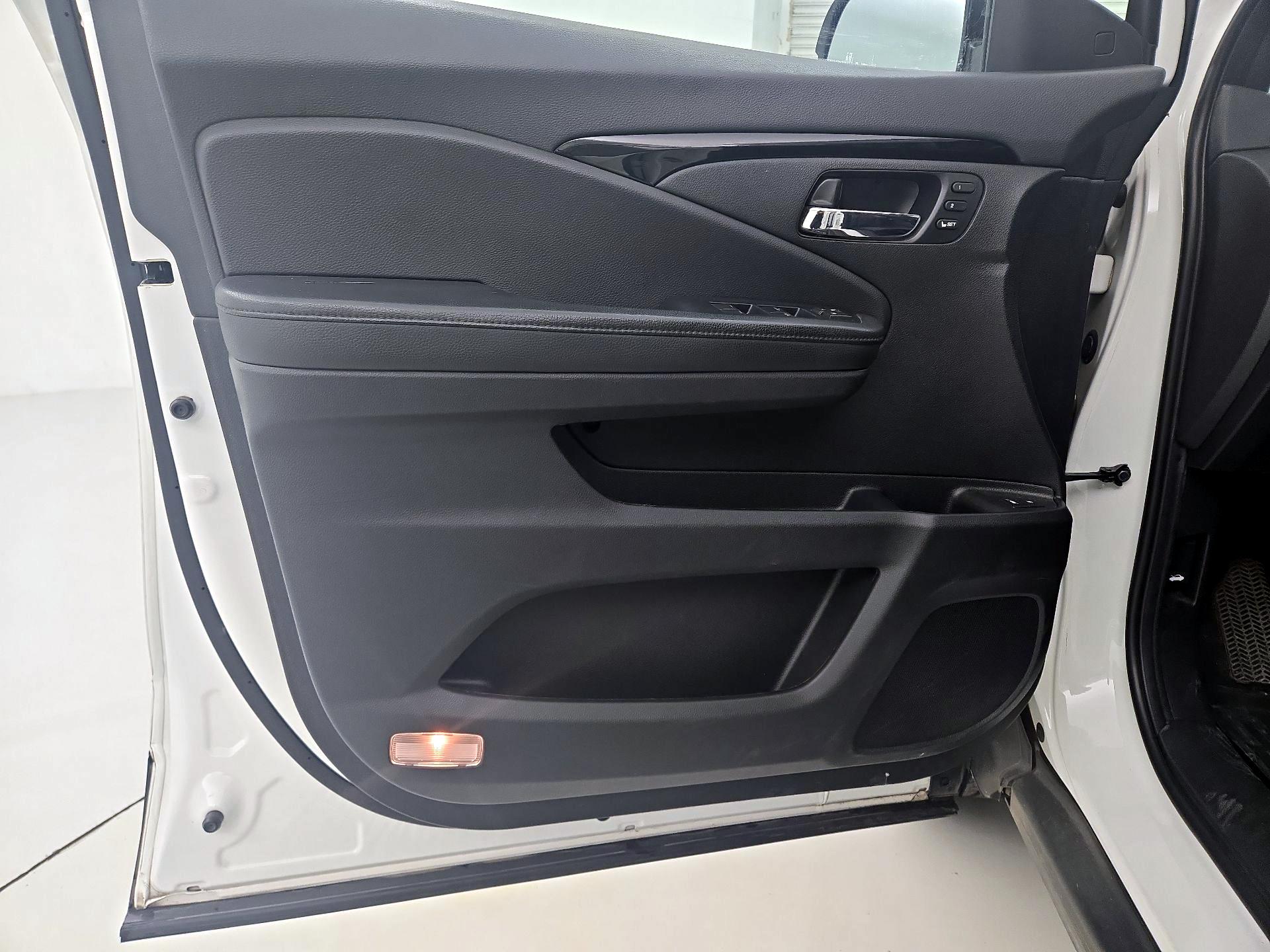 Thumbnail: 2020 Honda Passport - 12