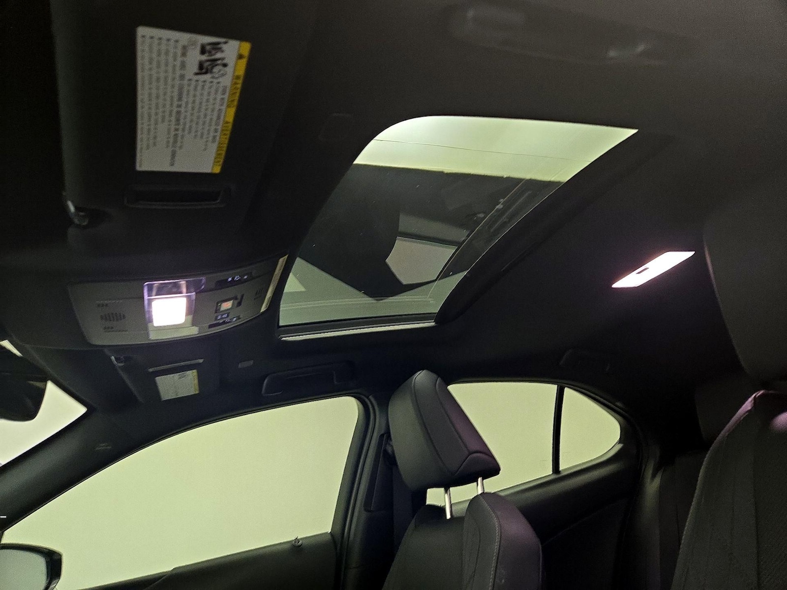 2023 Lexus UX Hybrid 250h Premium - Photo 20
