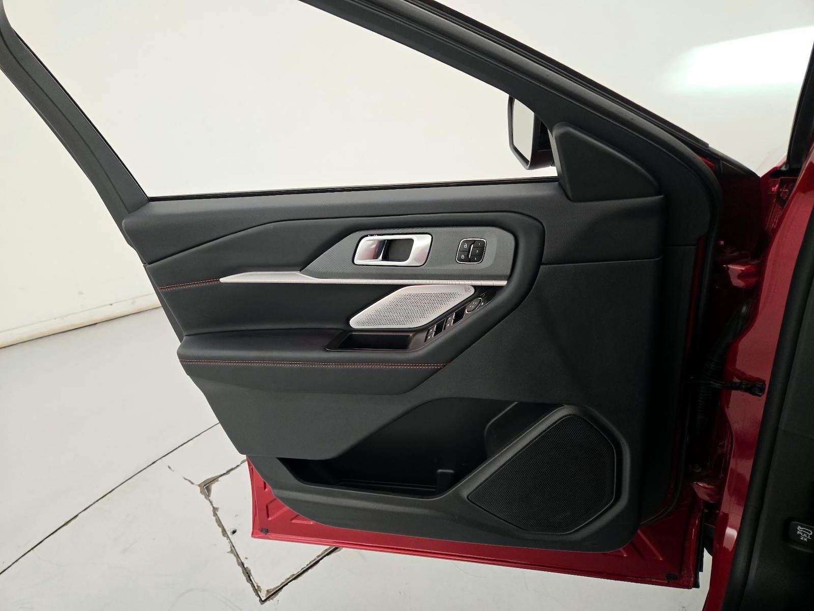 2025 Ford Explorer ST - Photo 13
