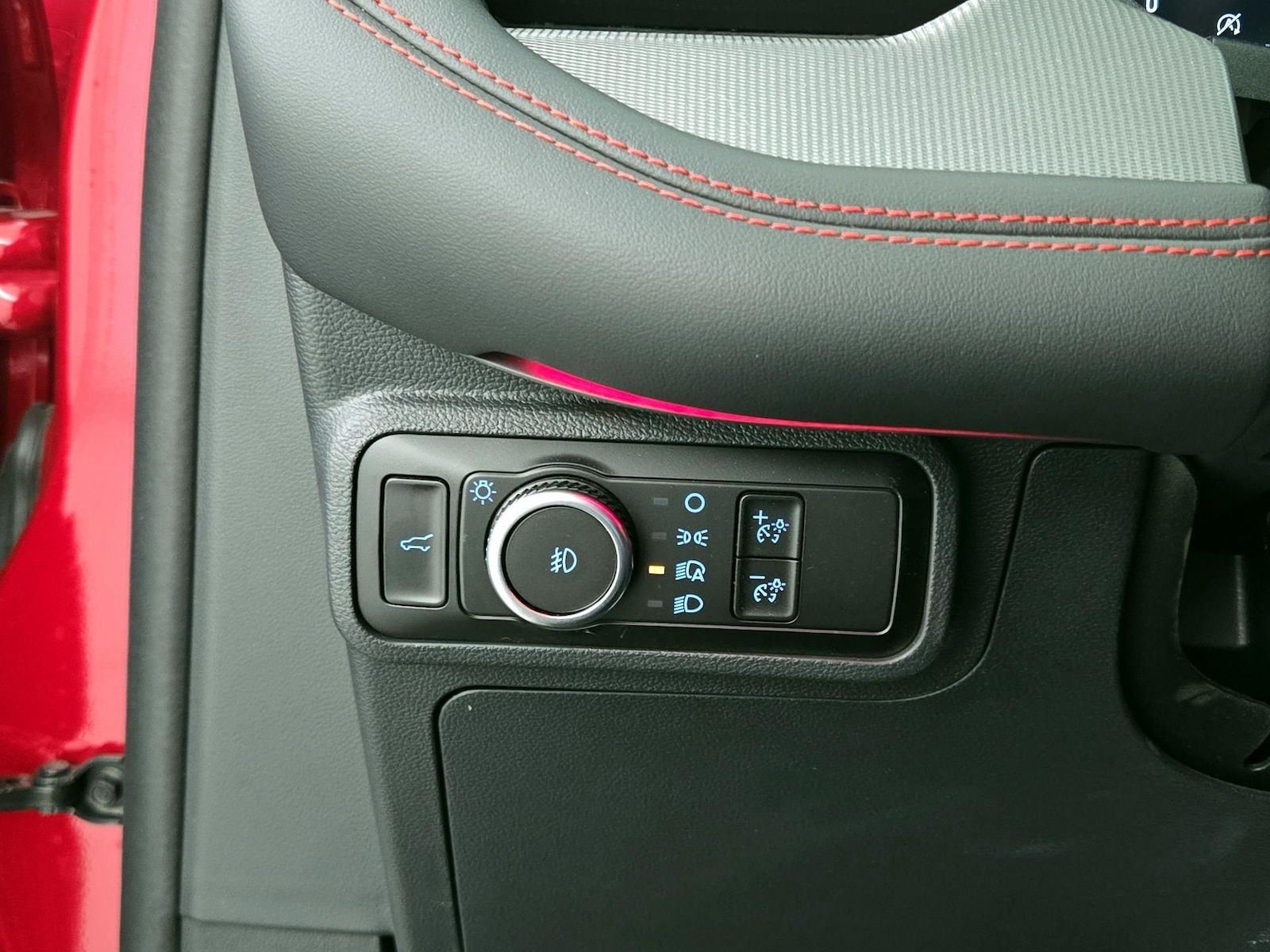 2025 Ford Explorer ST - Photo 14