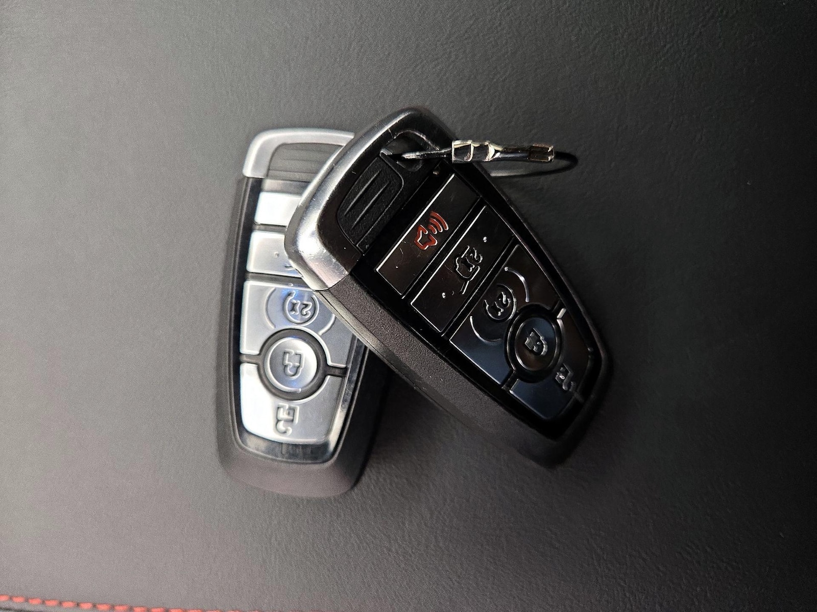 2025 Ford Explorer ST - Photo 25