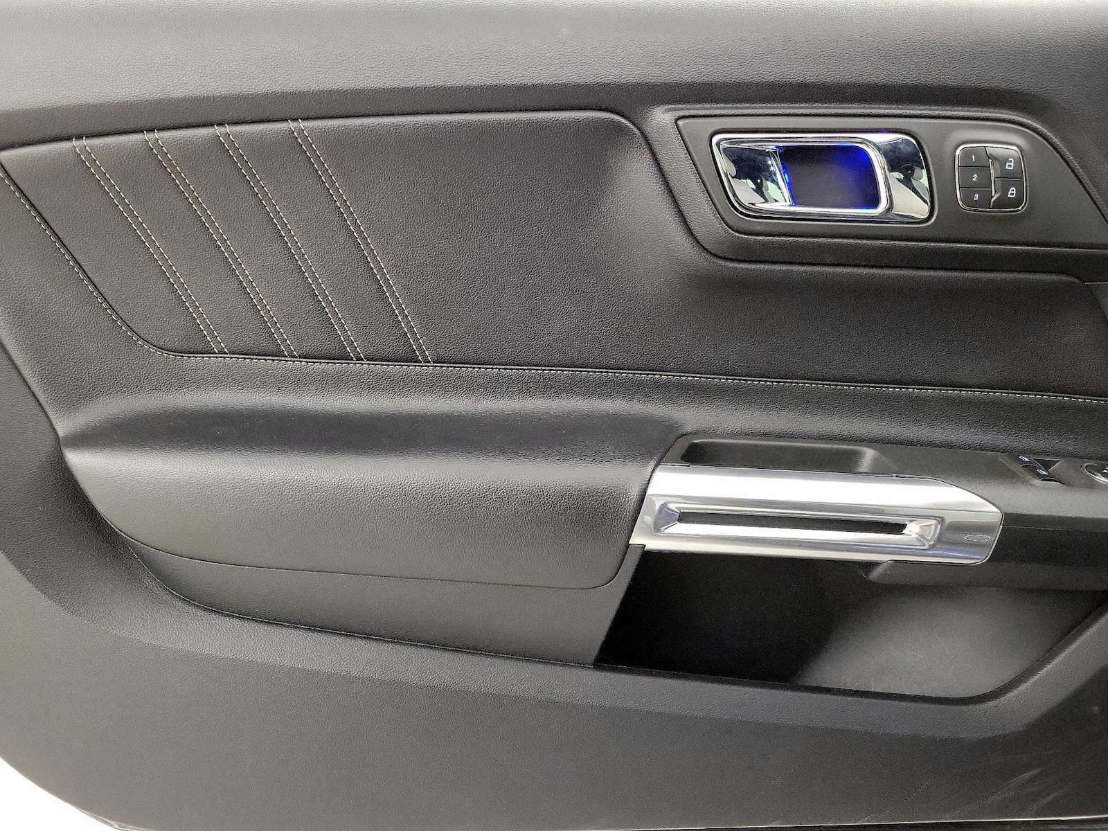 2016 Ford Mustang GT Premium - Photo 13