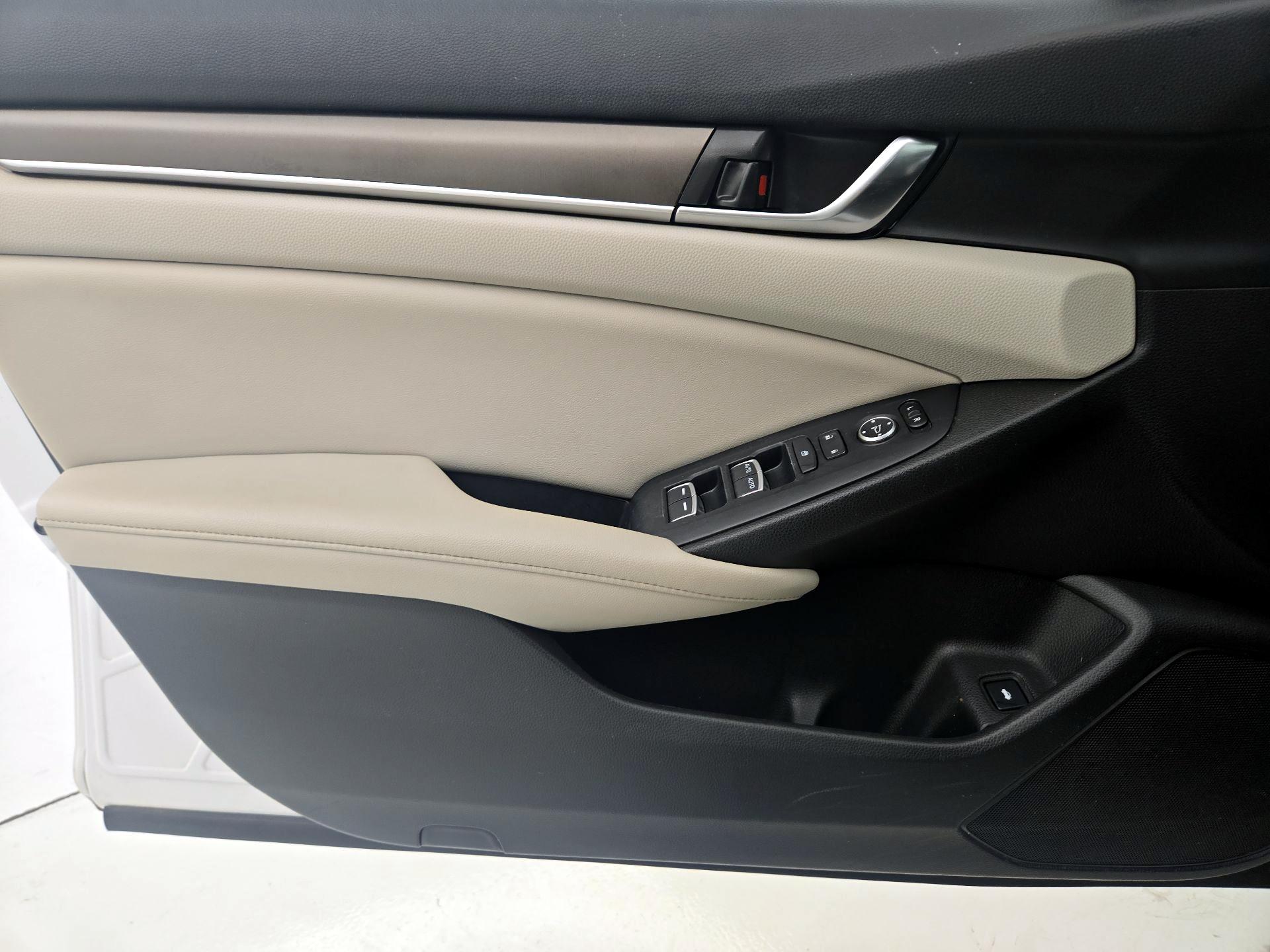 Thumbnail: 2019 Honda Accord - 10