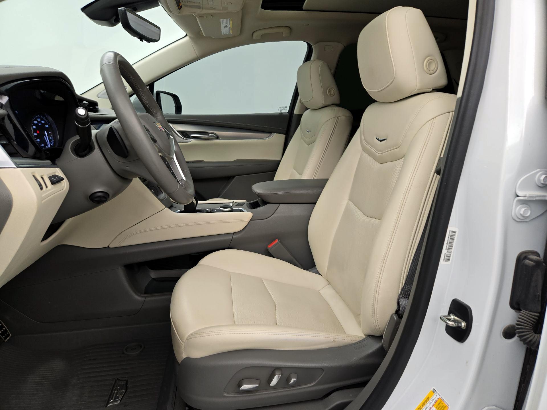 Thumbnail: 2022 Cadillac XT5 - 11