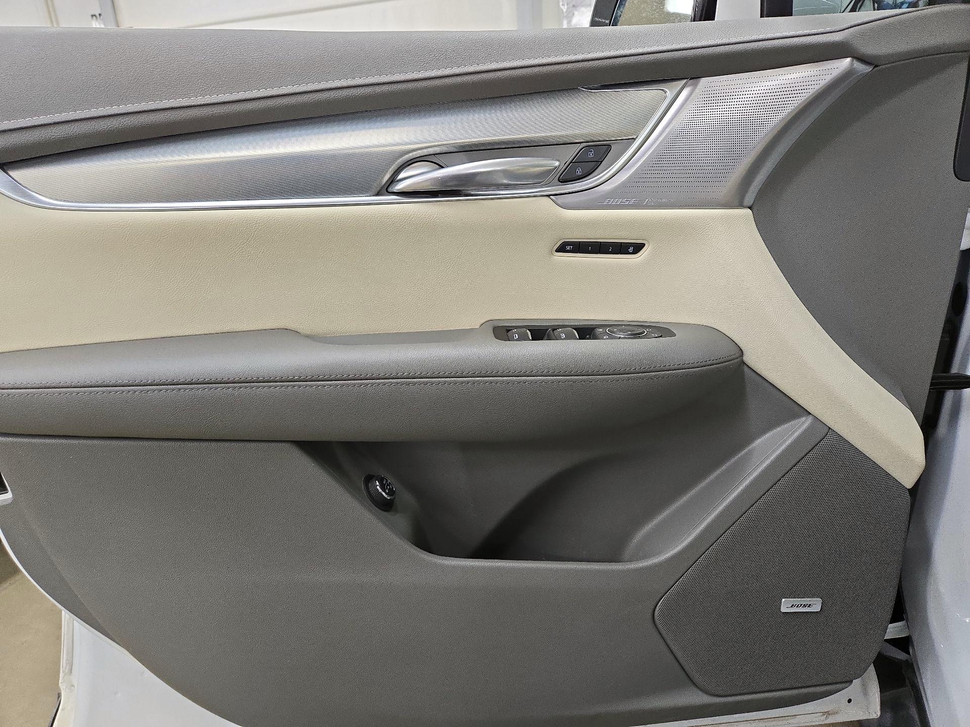 Thumbnail: 2022 Cadillac XT5 - 12