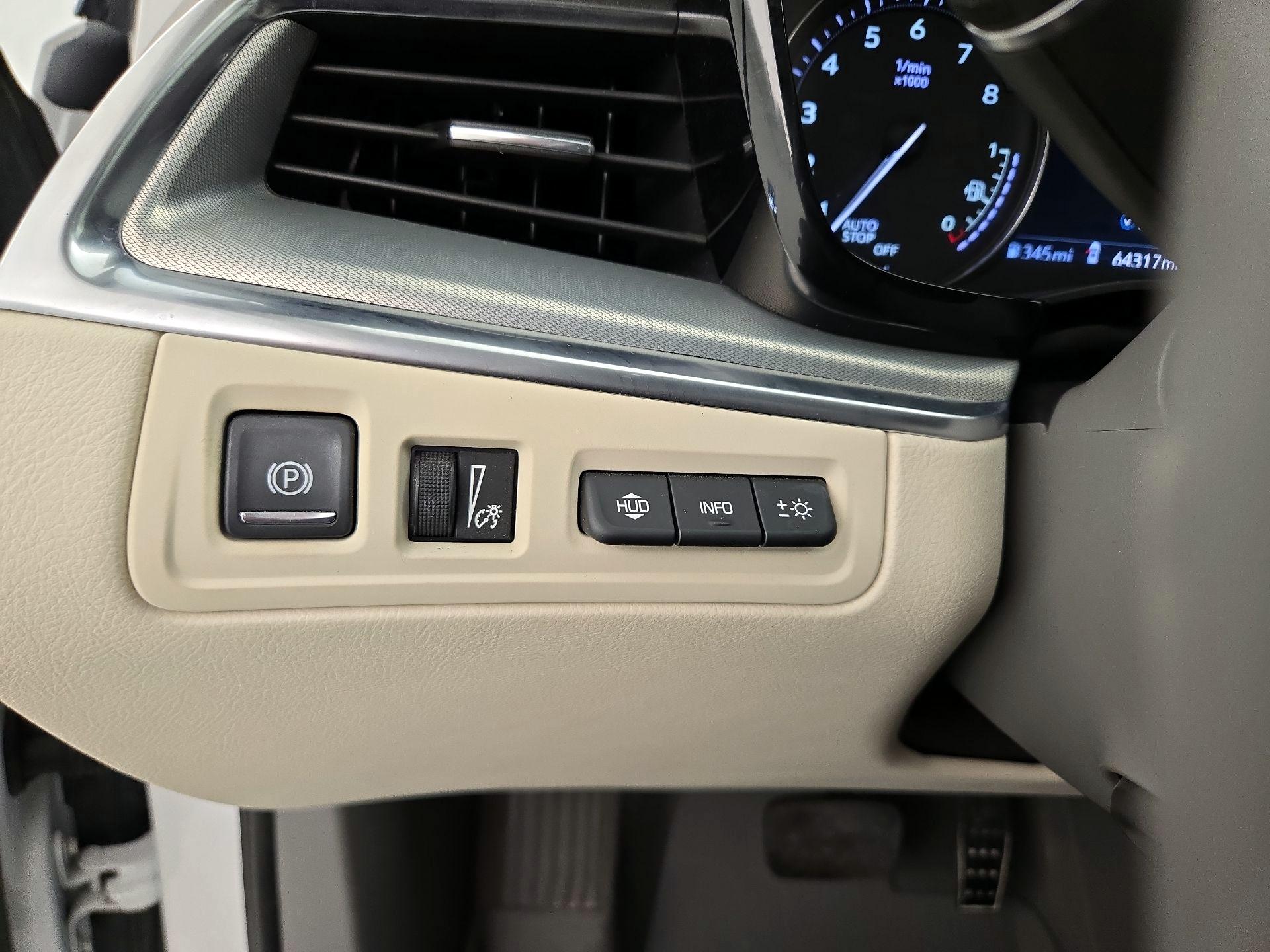 Thumbnail: 2022 Cadillac XT5 - 13