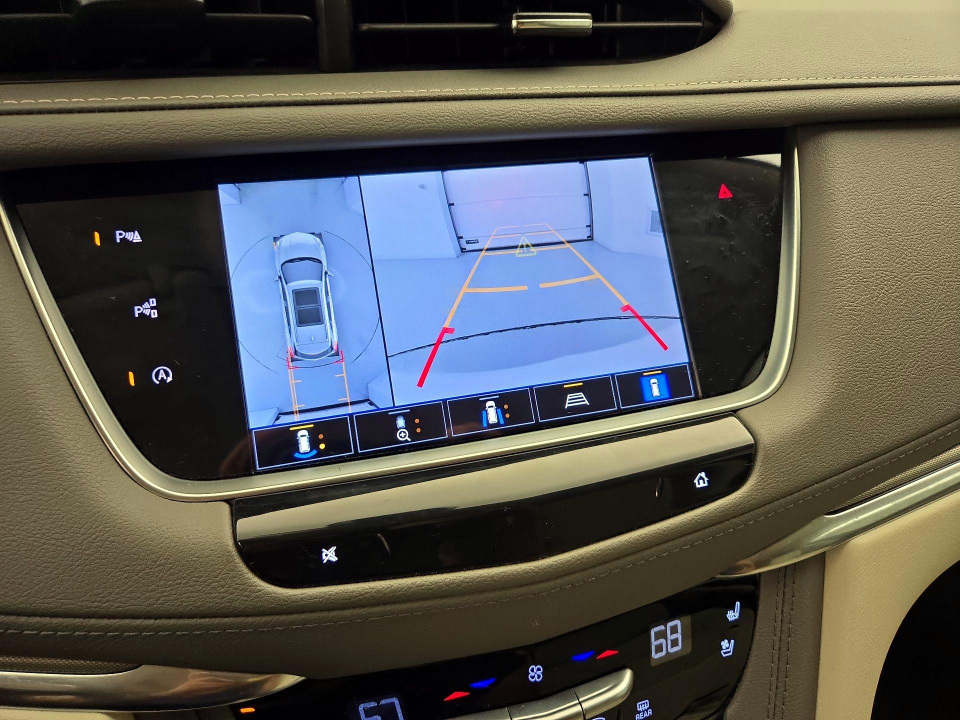 Thumbnail: 2022 Cadillac XT5 - 14