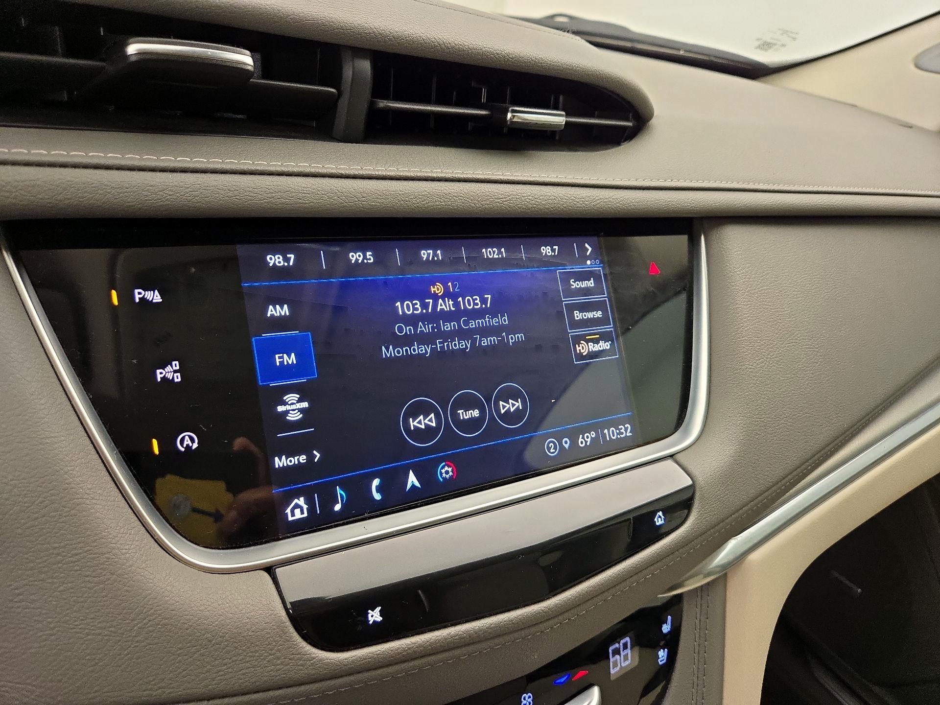 Thumbnail: 2022 Cadillac XT5 - 15