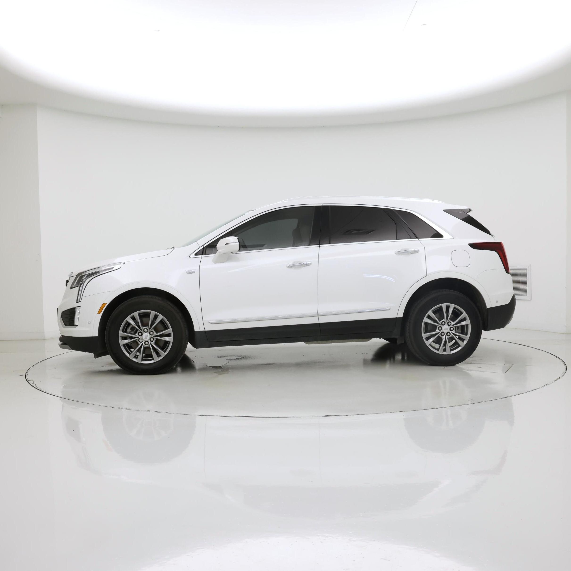 Thumbnail: 2022 Cadillac XT5 - 3