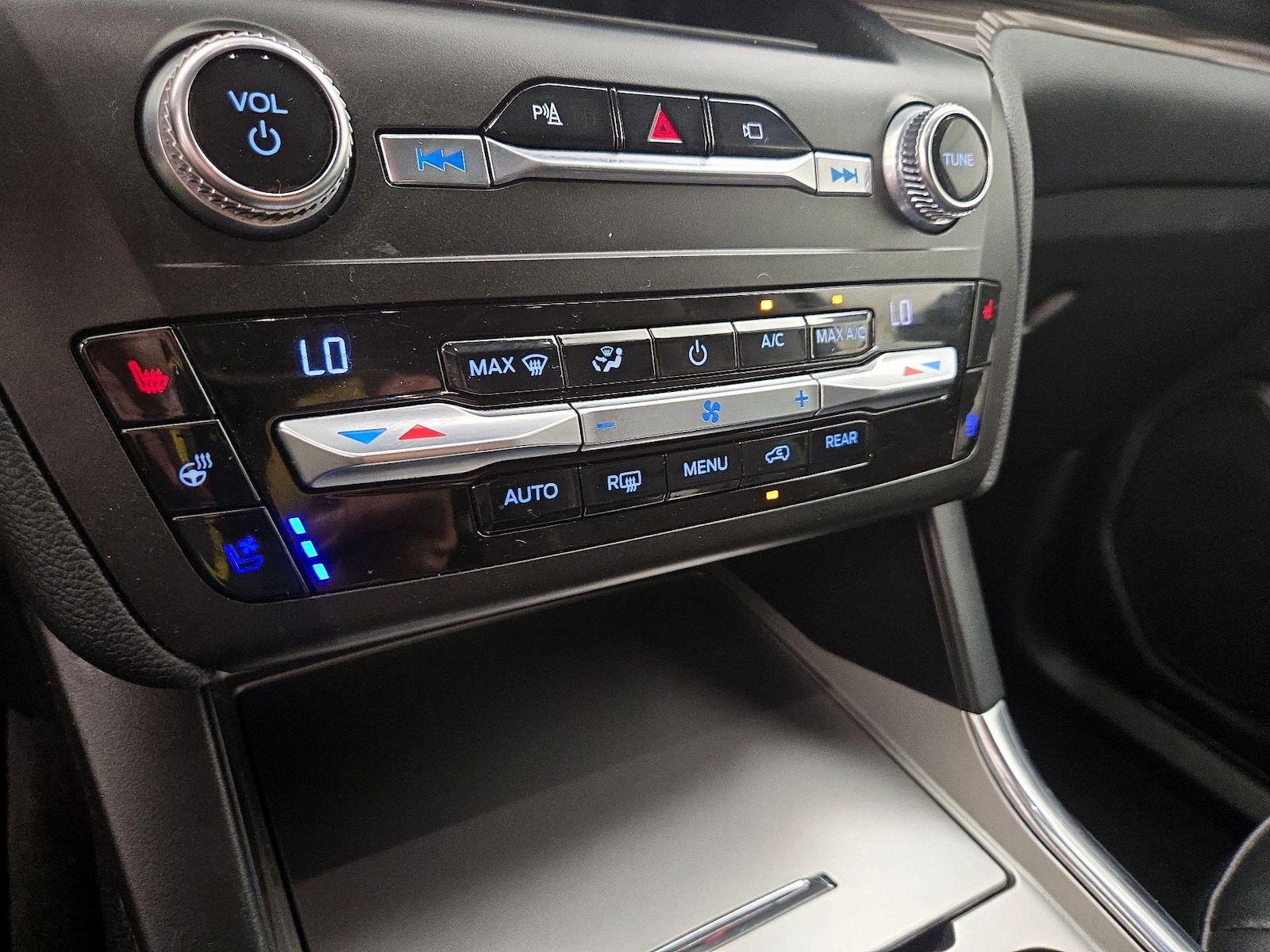 2020 Ford Explorer Limited - Photo 16