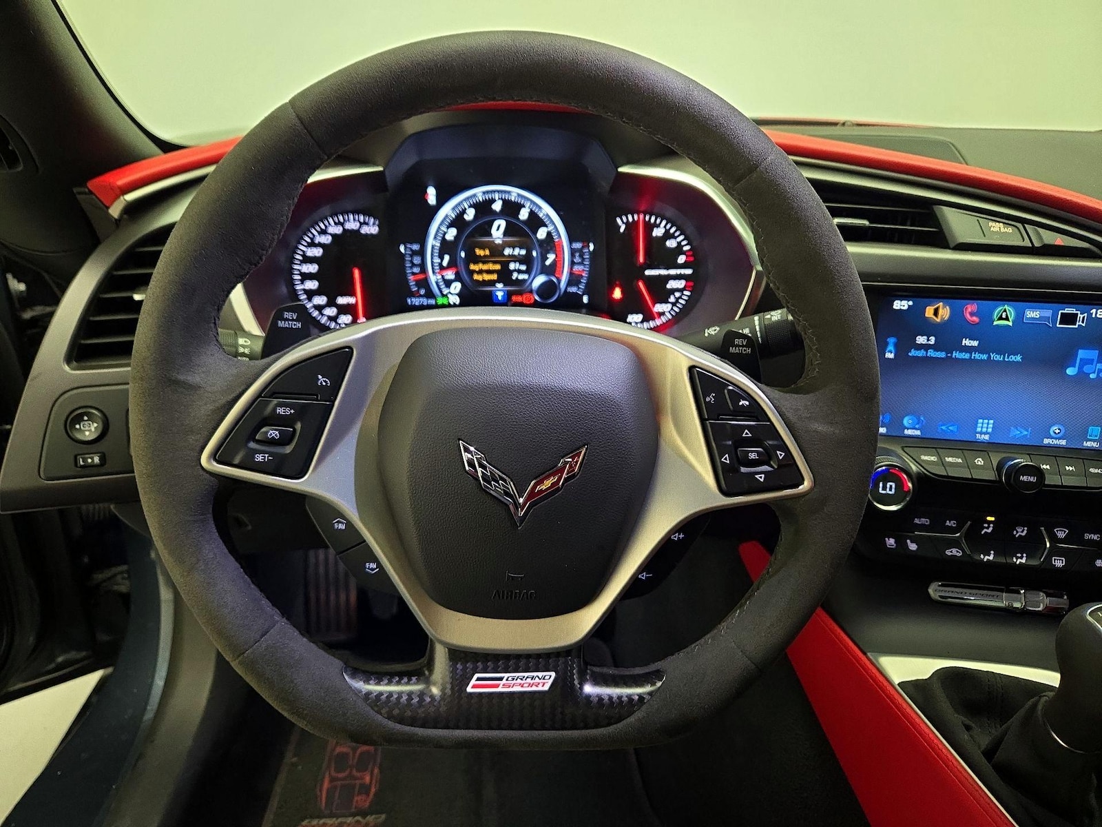 2019 Chevrolet Corvette 2LT - Photo 11