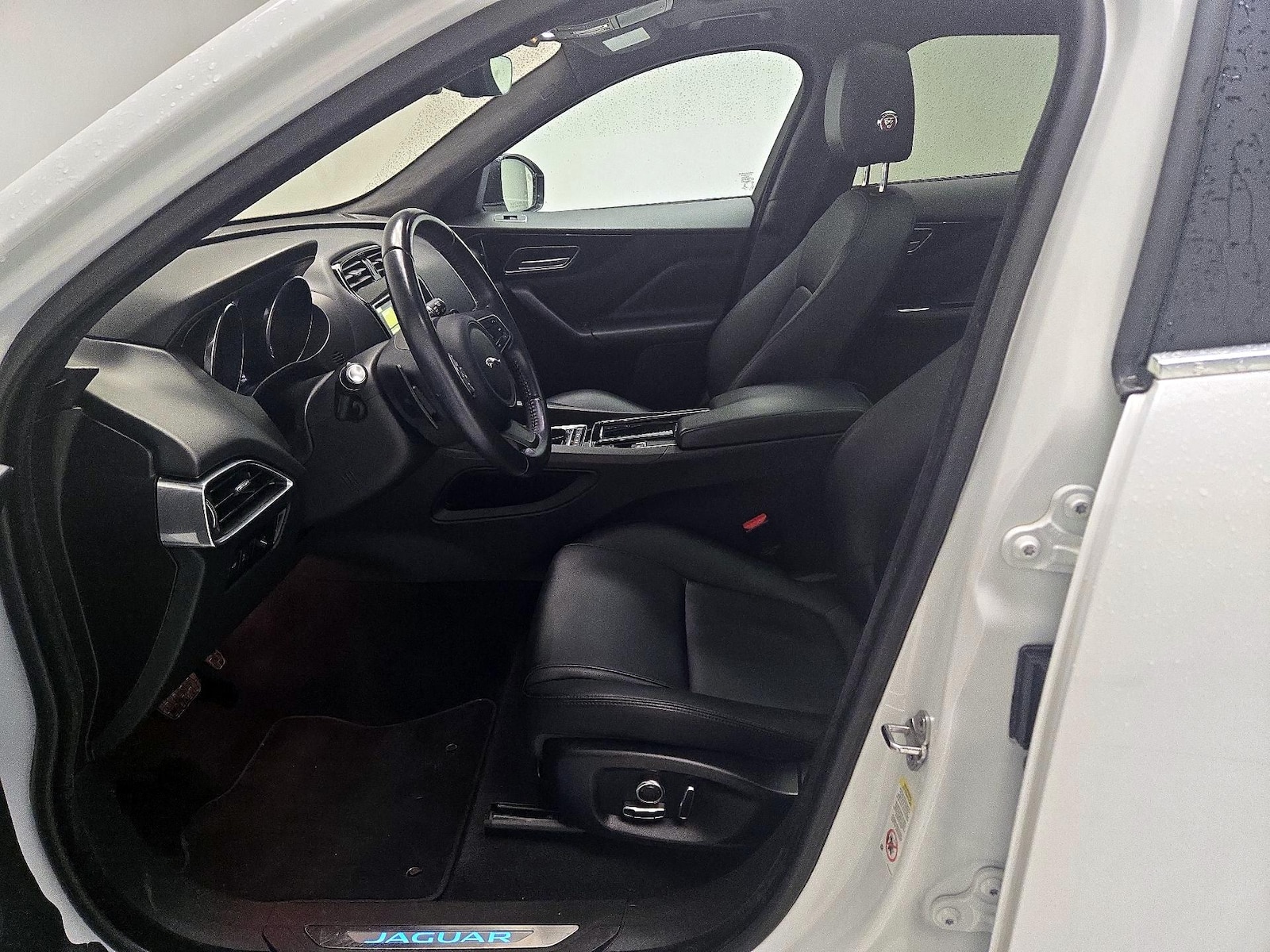 2020 Jaguar F-Pace Premium - Photo 12