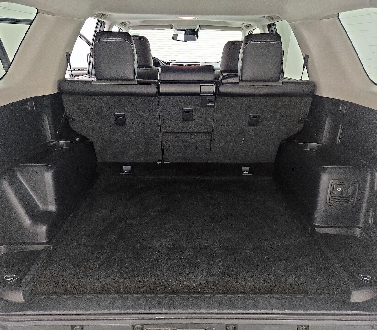 Trunk/Cargo (Seats Up)