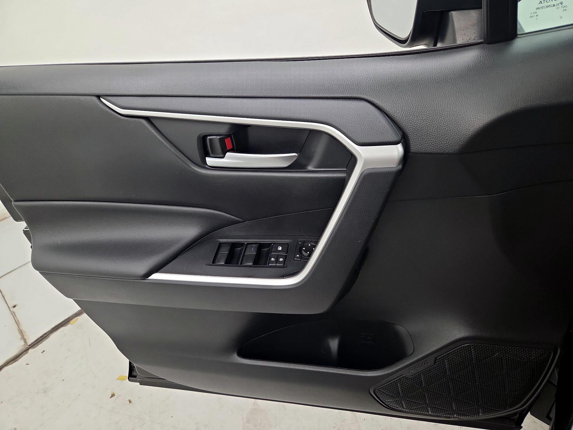 Thumbnail: 2021 Toyota RAV4 - 10