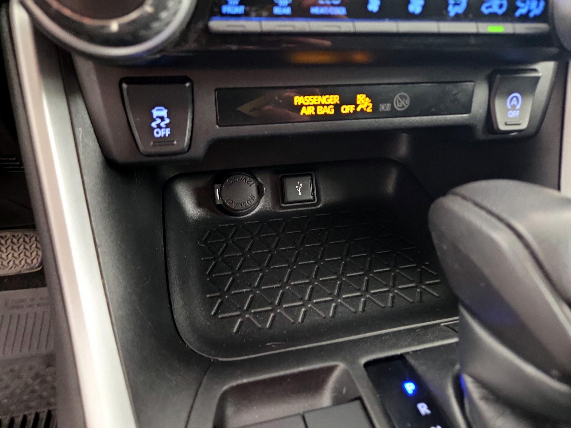 Thumbnail: 2021 Toyota RAV4 - 16