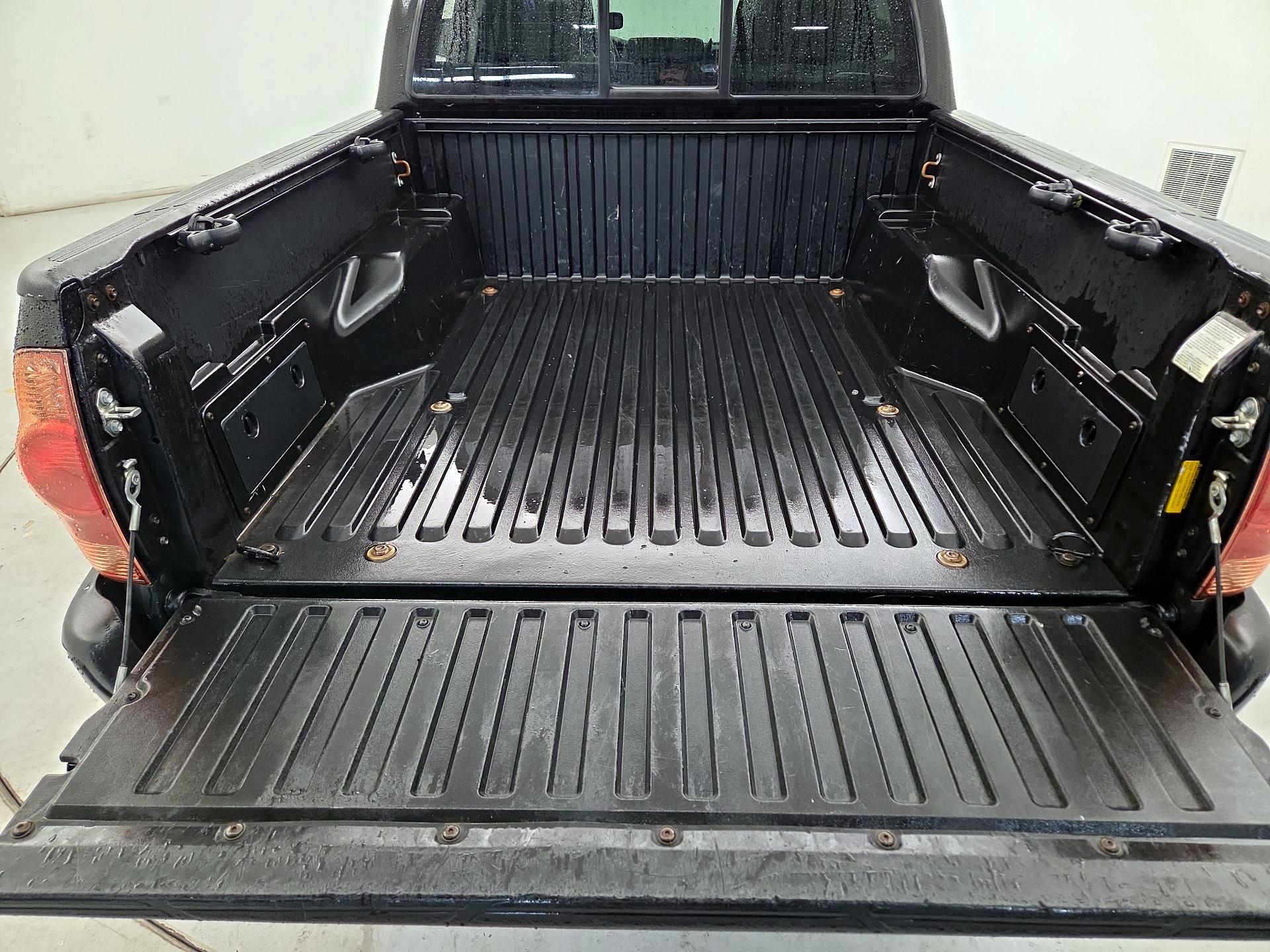 Thumbnail: 2015 Toyota Tacoma - 19