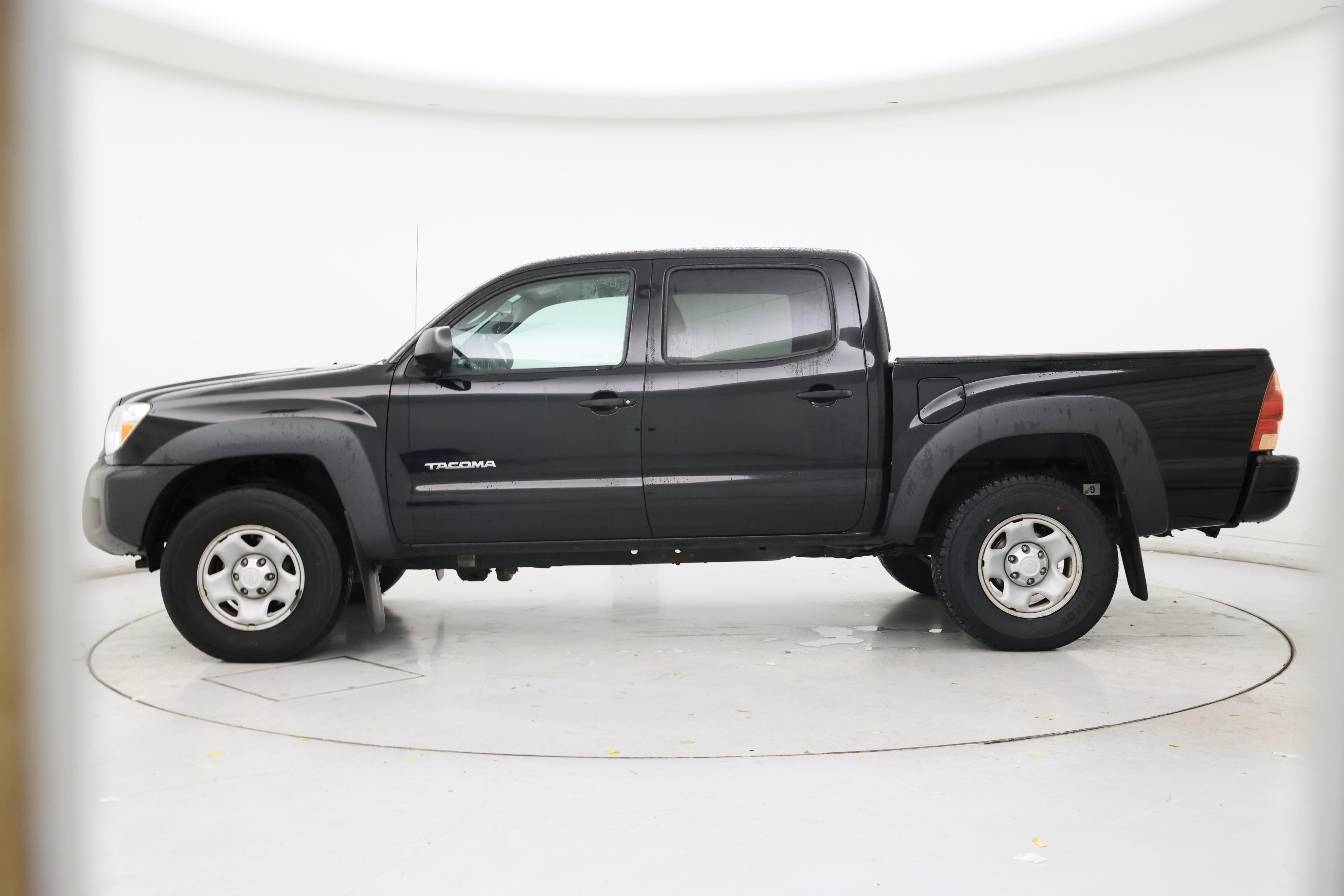 Thumbnail: 2015 Toyota Tacoma - 3