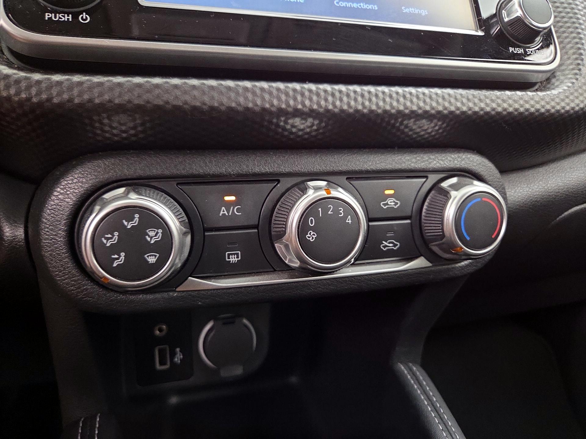Thumbnail: 2019 Nissan Kicks - 16