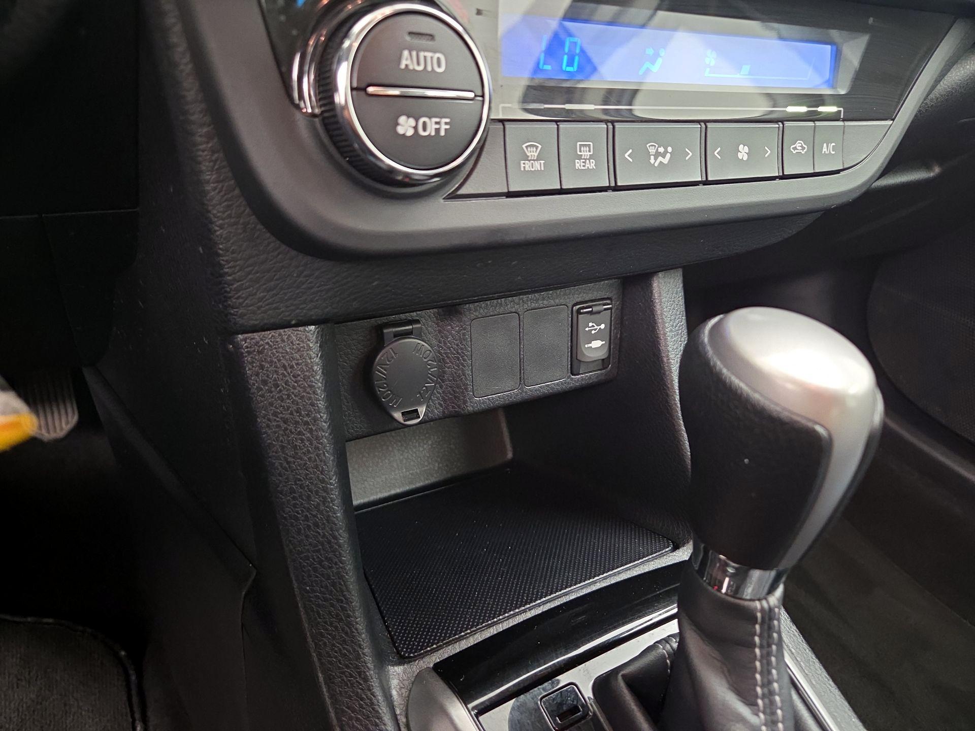 Thumbnail: 2014 Toyota Corolla - 18