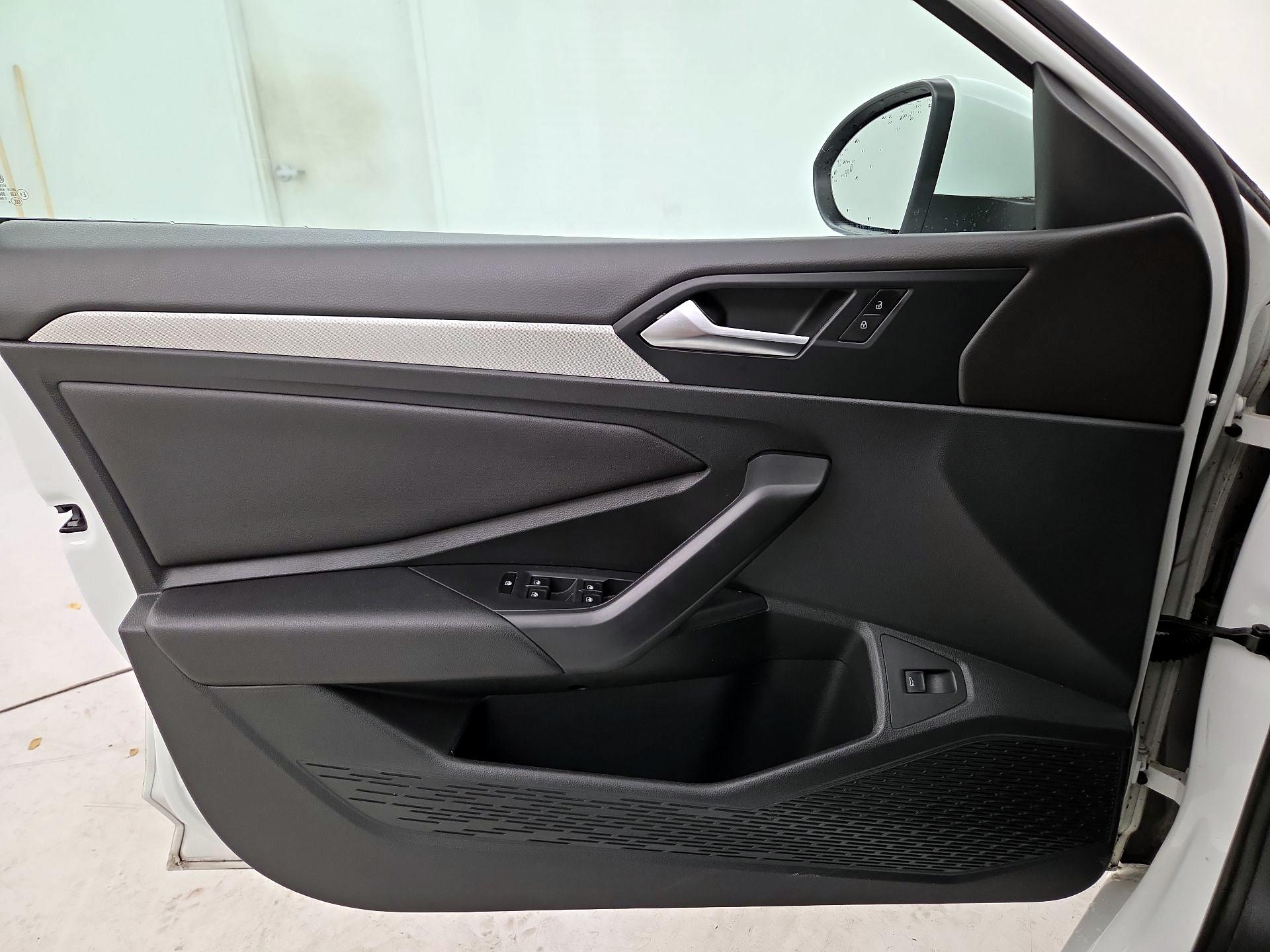 Thumbnail: 2019 Volkswagen Jetta - 12