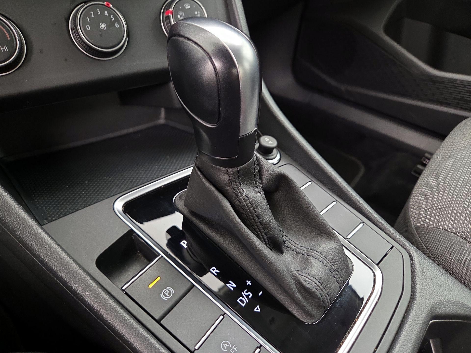 Thumbnail: 2019 Volkswagen Jetta - 17