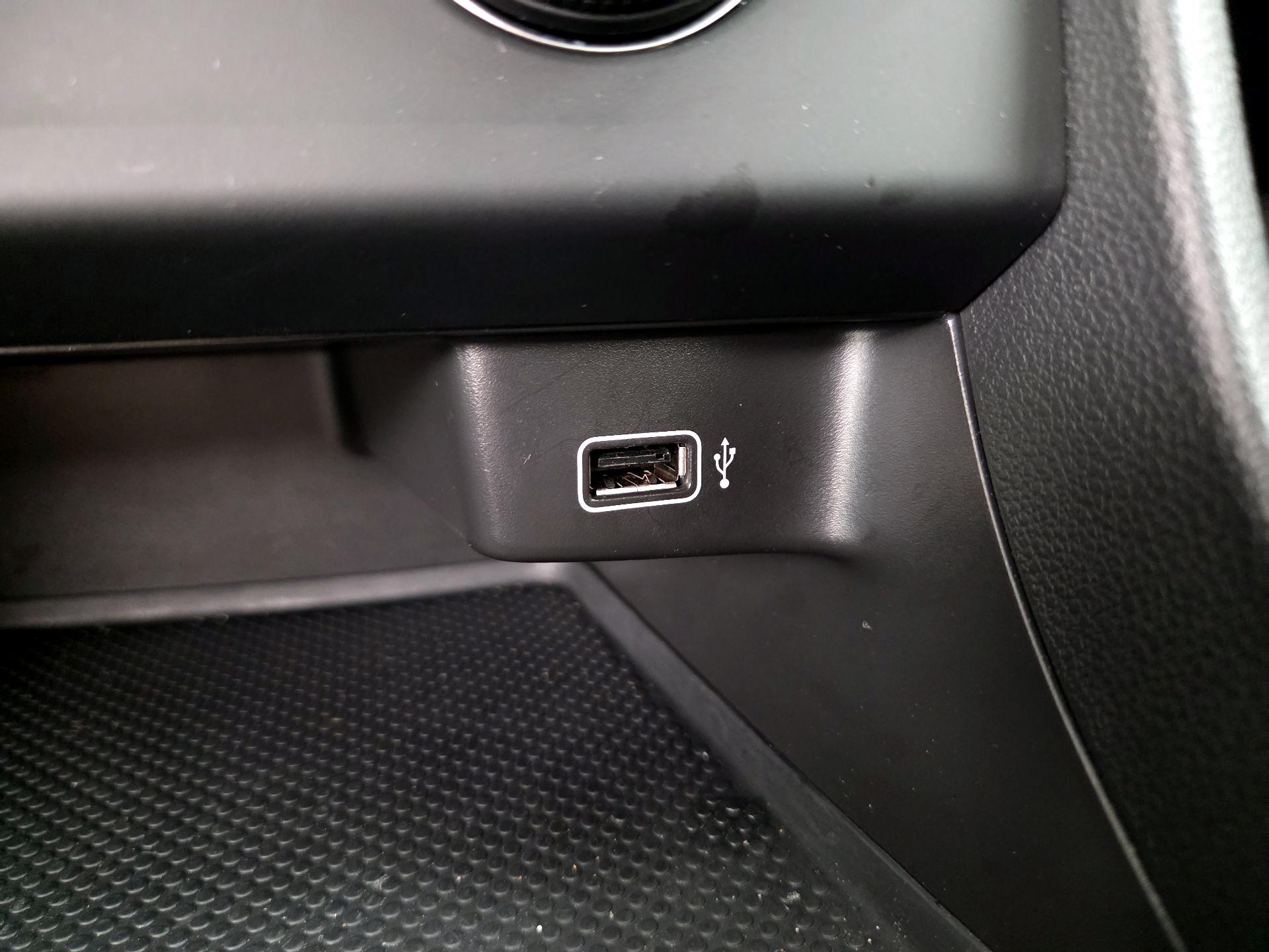Thumbnail: 2019 Volkswagen Jetta - 18