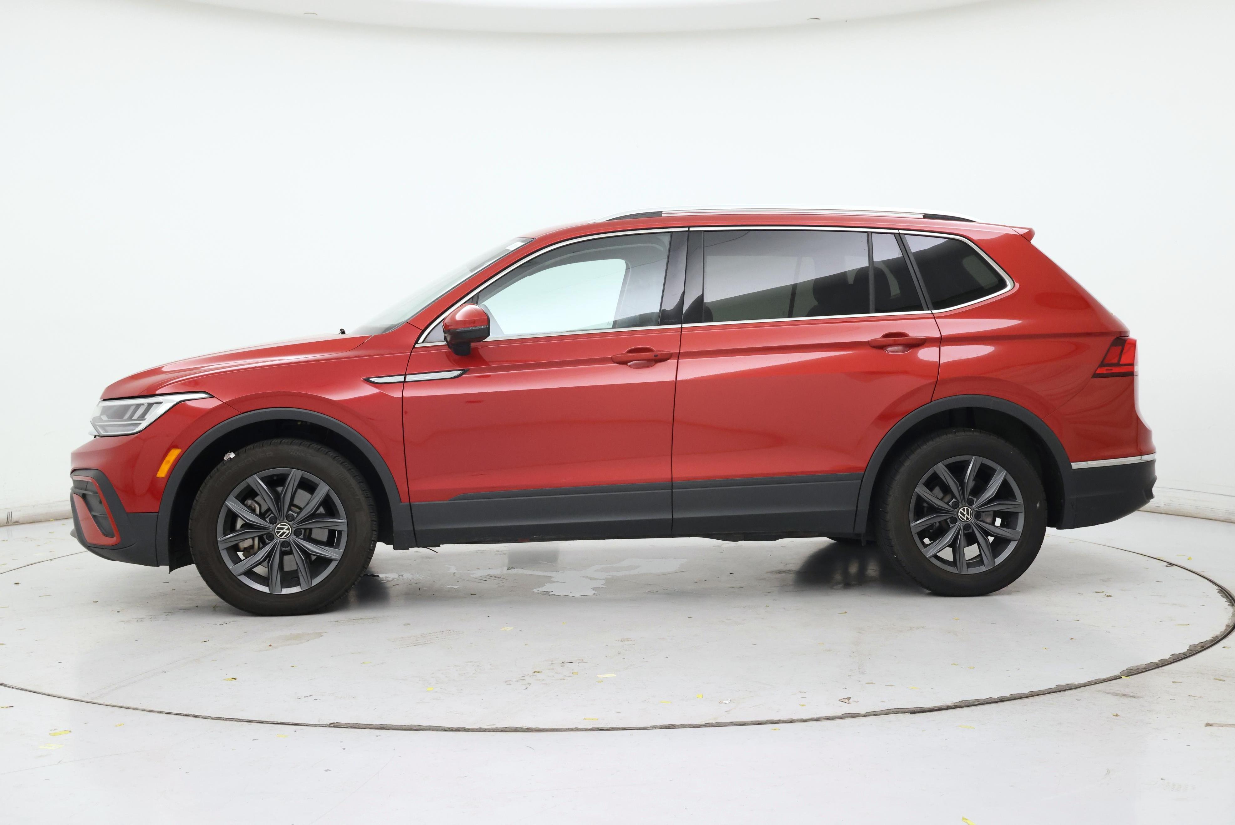 Thumbnail: 2022 Volkswagen Tiguan - 3