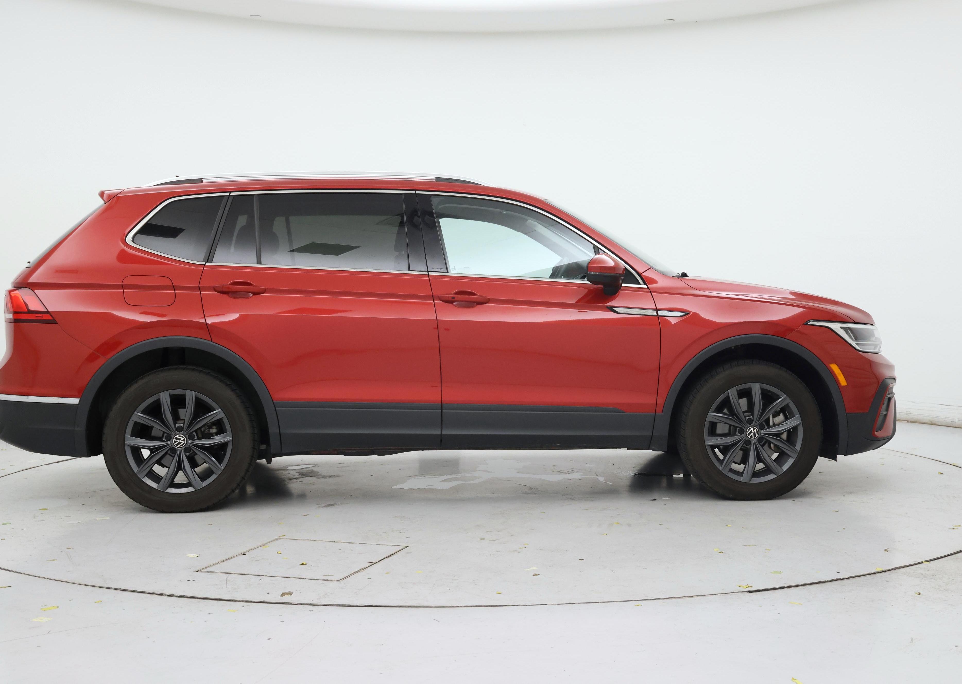 Thumbnail: 2022 Volkswagen Tiguan - 7