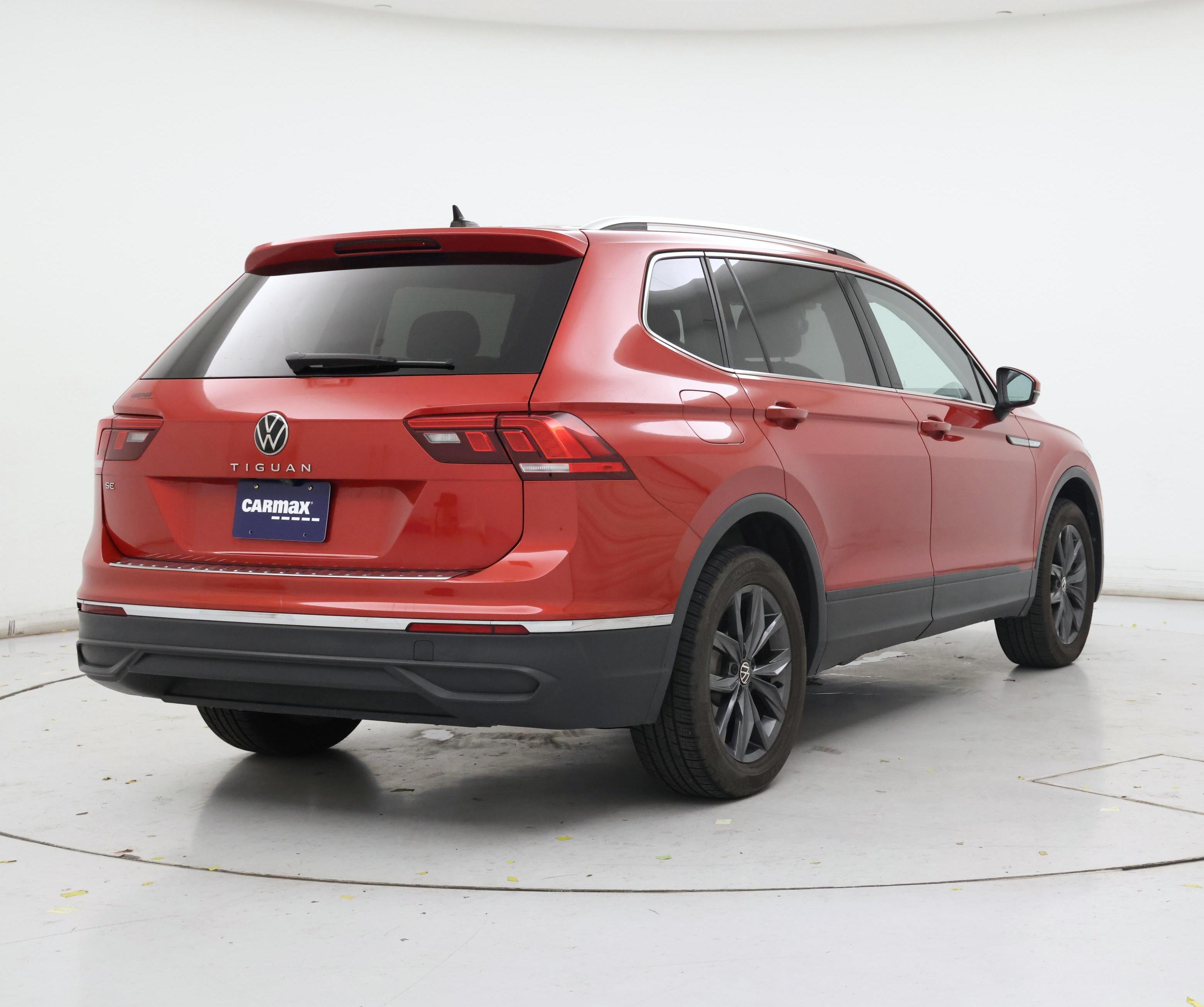Thumbnail: 2022 Volkswagen Tiguan - 8