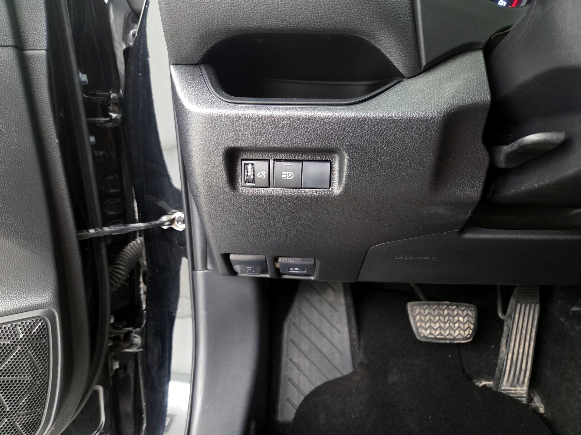 Thumbnail: 2019 Toyota RAV4 - 13
