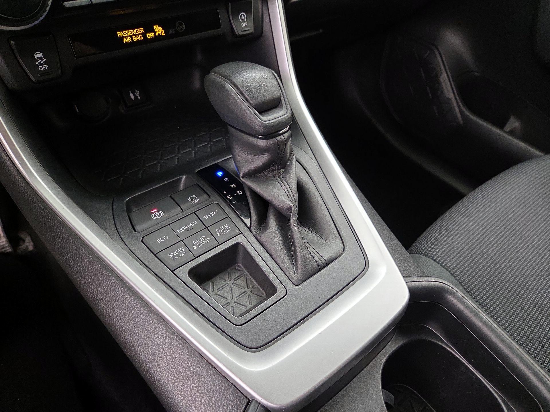 Thumbnail: 2019 Toyota RAV4 - 17