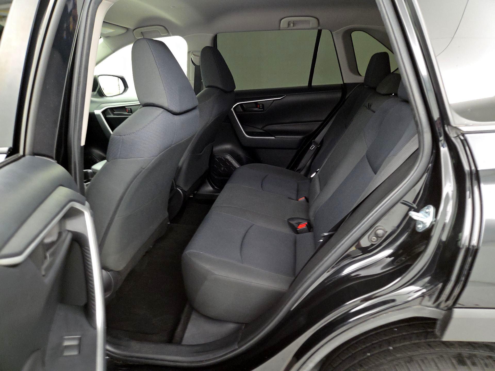 Thumbnail: 2019 Toyota RAV4 - 19