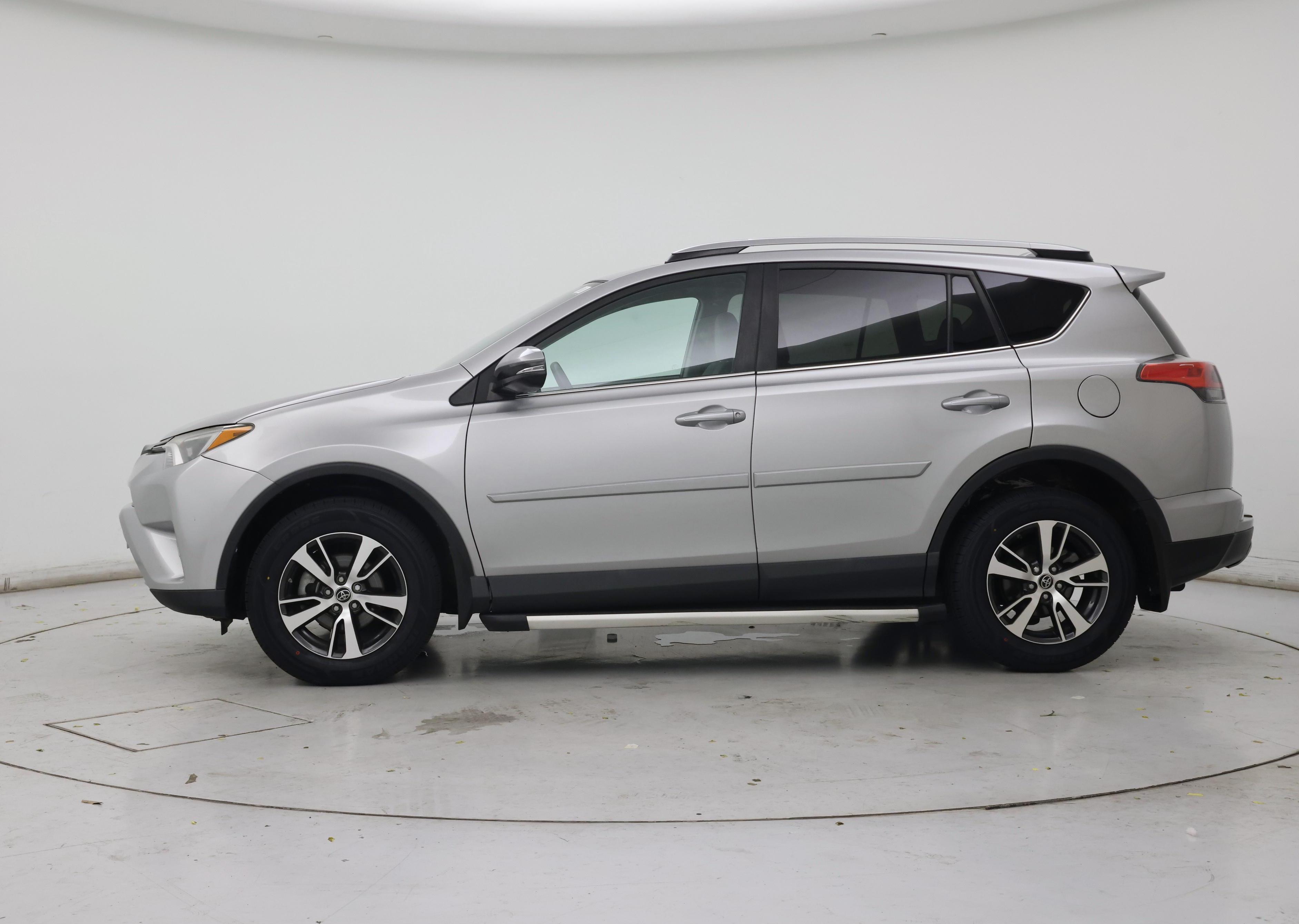 Thumbnail: 2017 Toyota RAV4 - 3