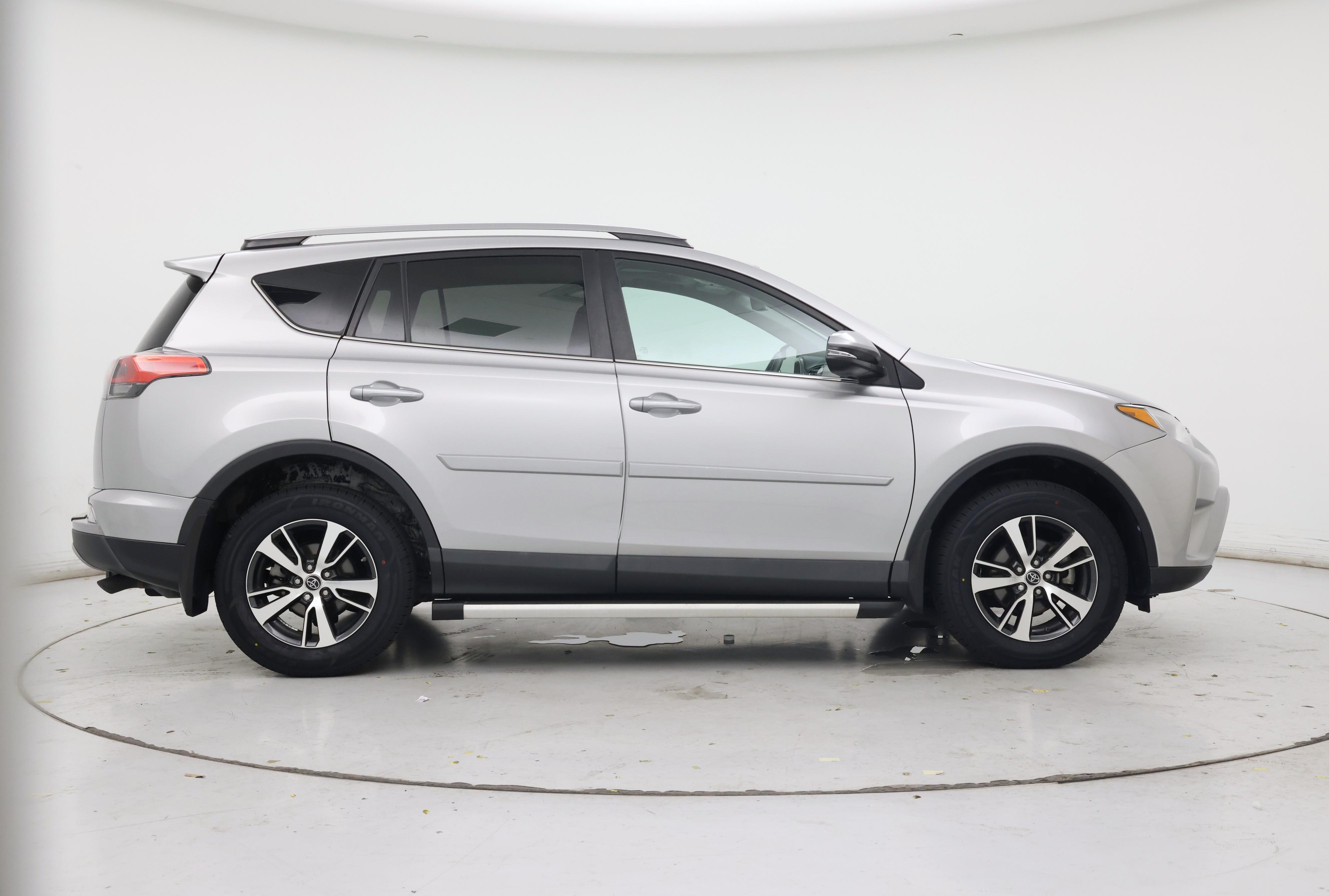 Thumbnail: 2017 Toyota RAV4 - 7