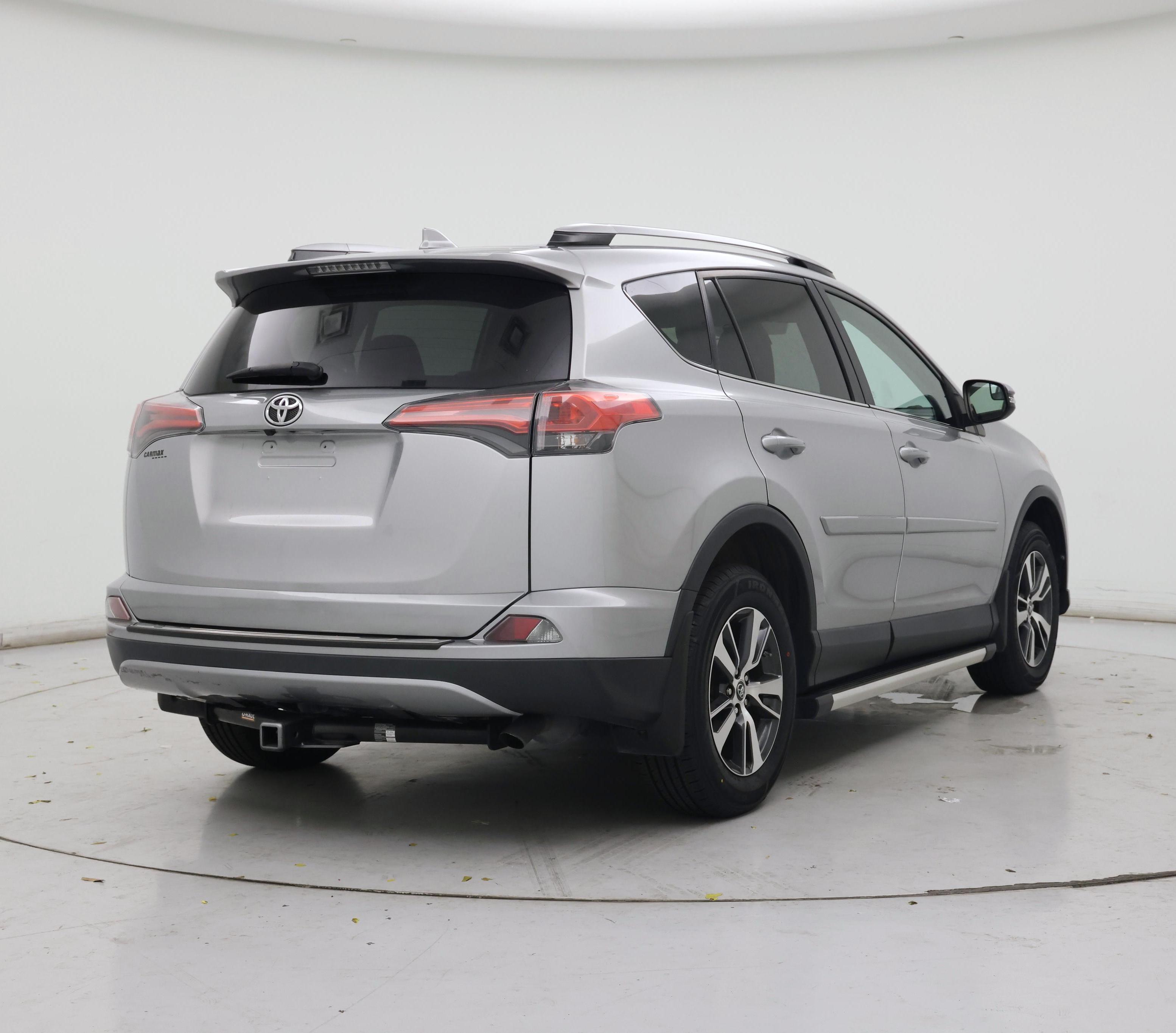 Thumbnail: 2017 Toyota RAV4 - 8