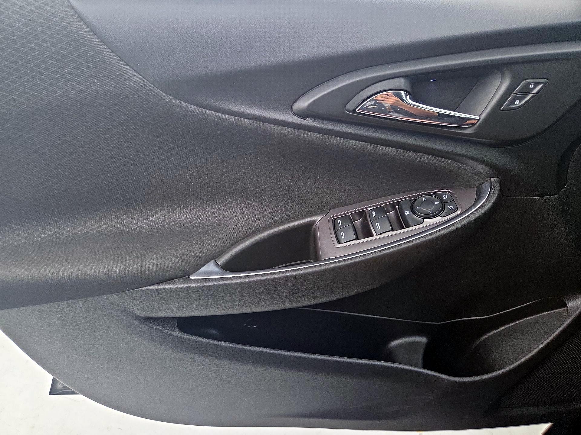 Thumbnail: 2018 Chevrolet Malibu - 12