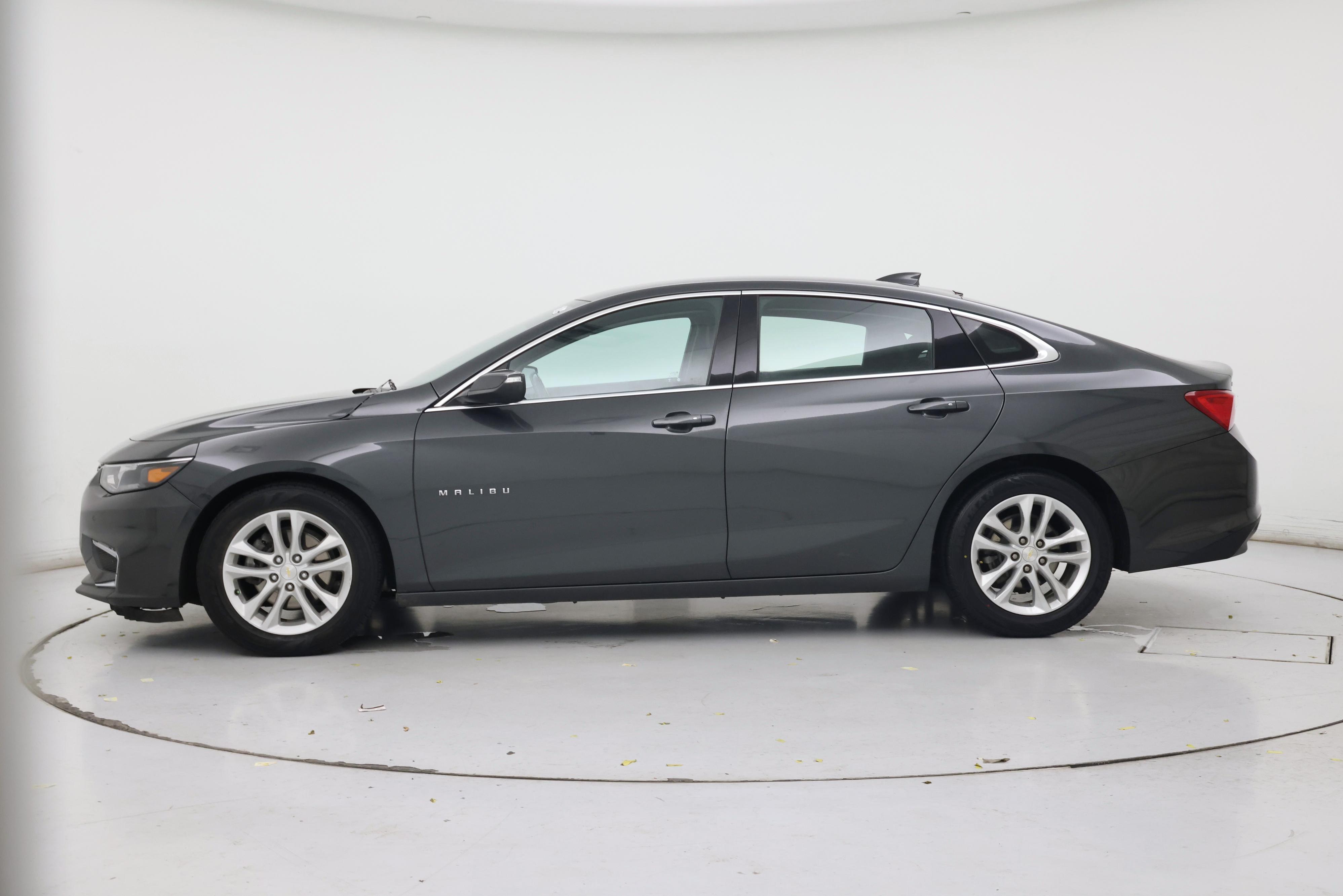 Thumbnail: 2018 Chevrolet Malibu - 3