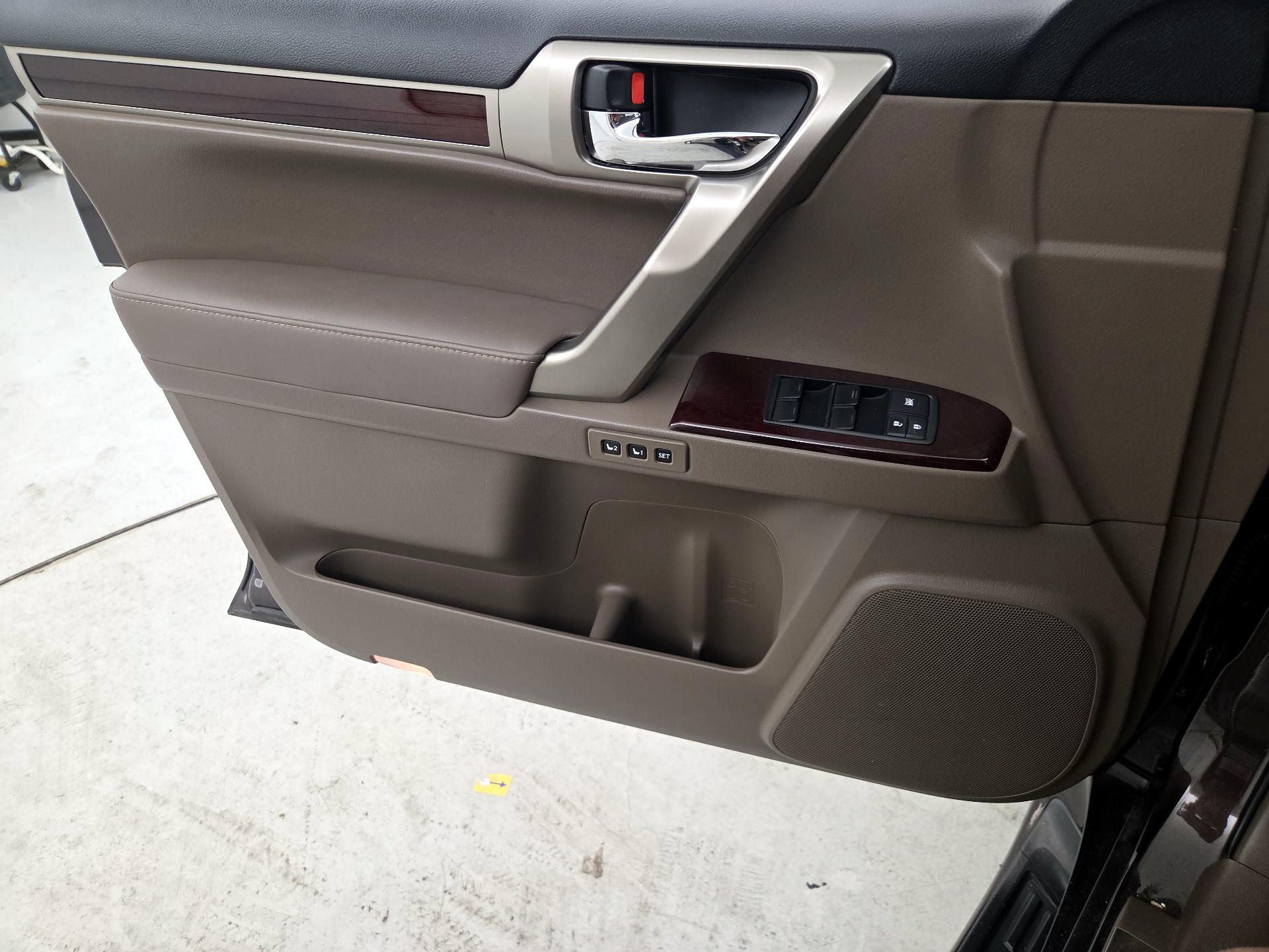Thumbnail: 2014 Lexus GX - 12