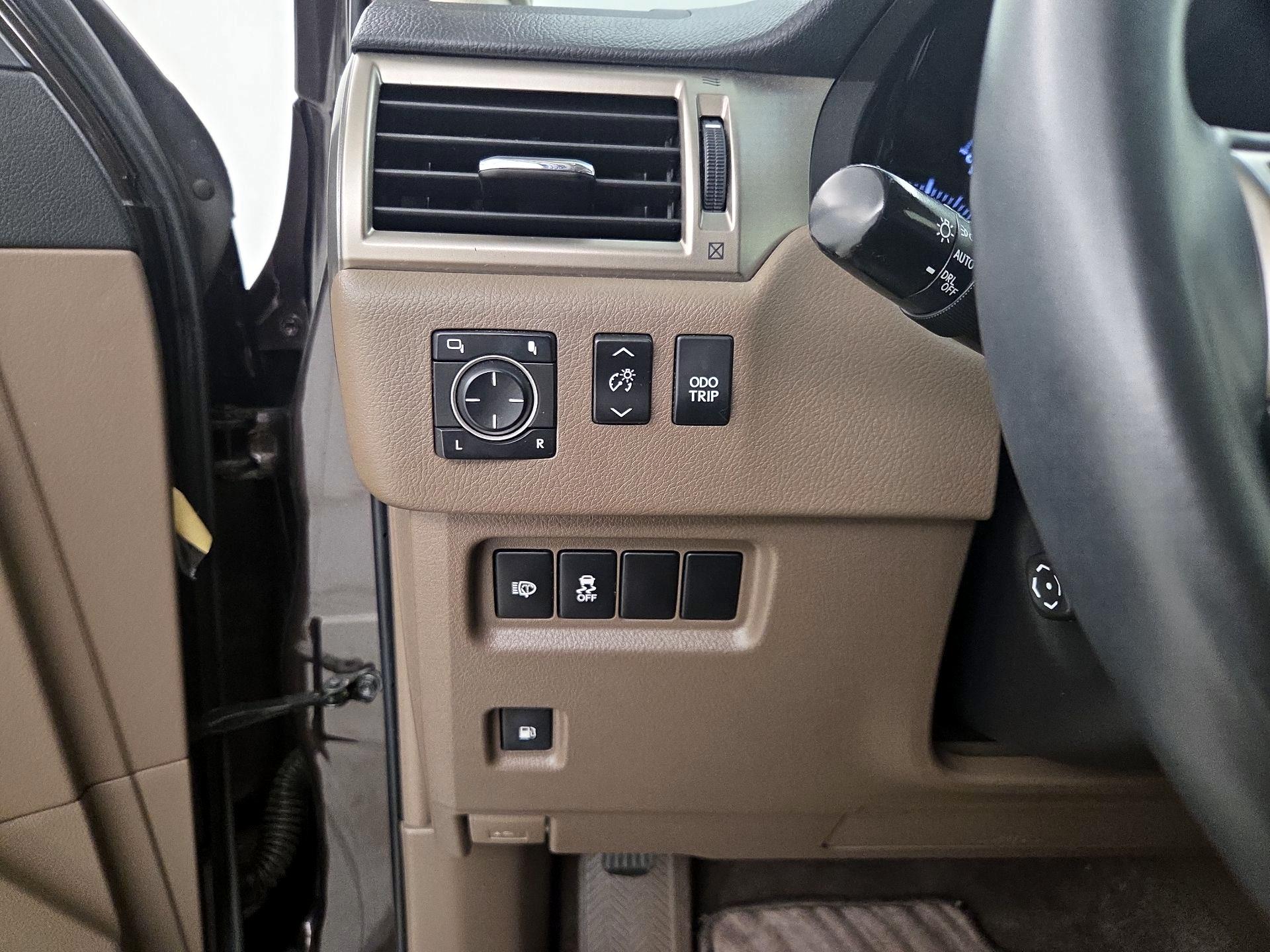 Thumbnail: 2014 Lexus GX - 13