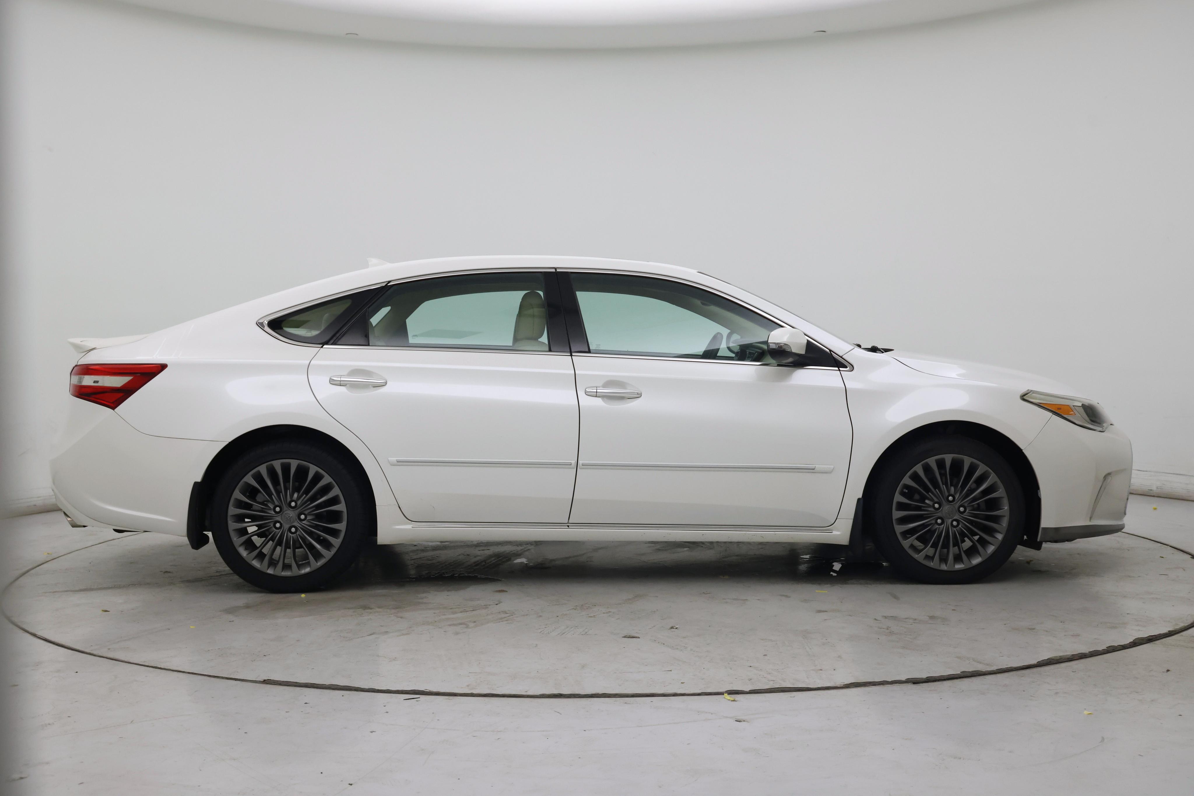 Thumbnail: 2016 Toyota Avalon - 7