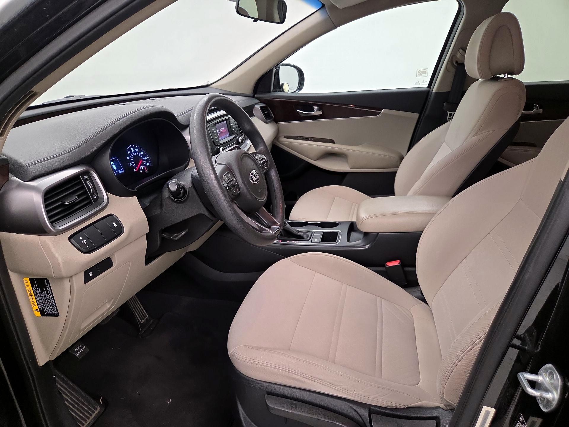Thumbnail: 2016 Kia Sorento - 11