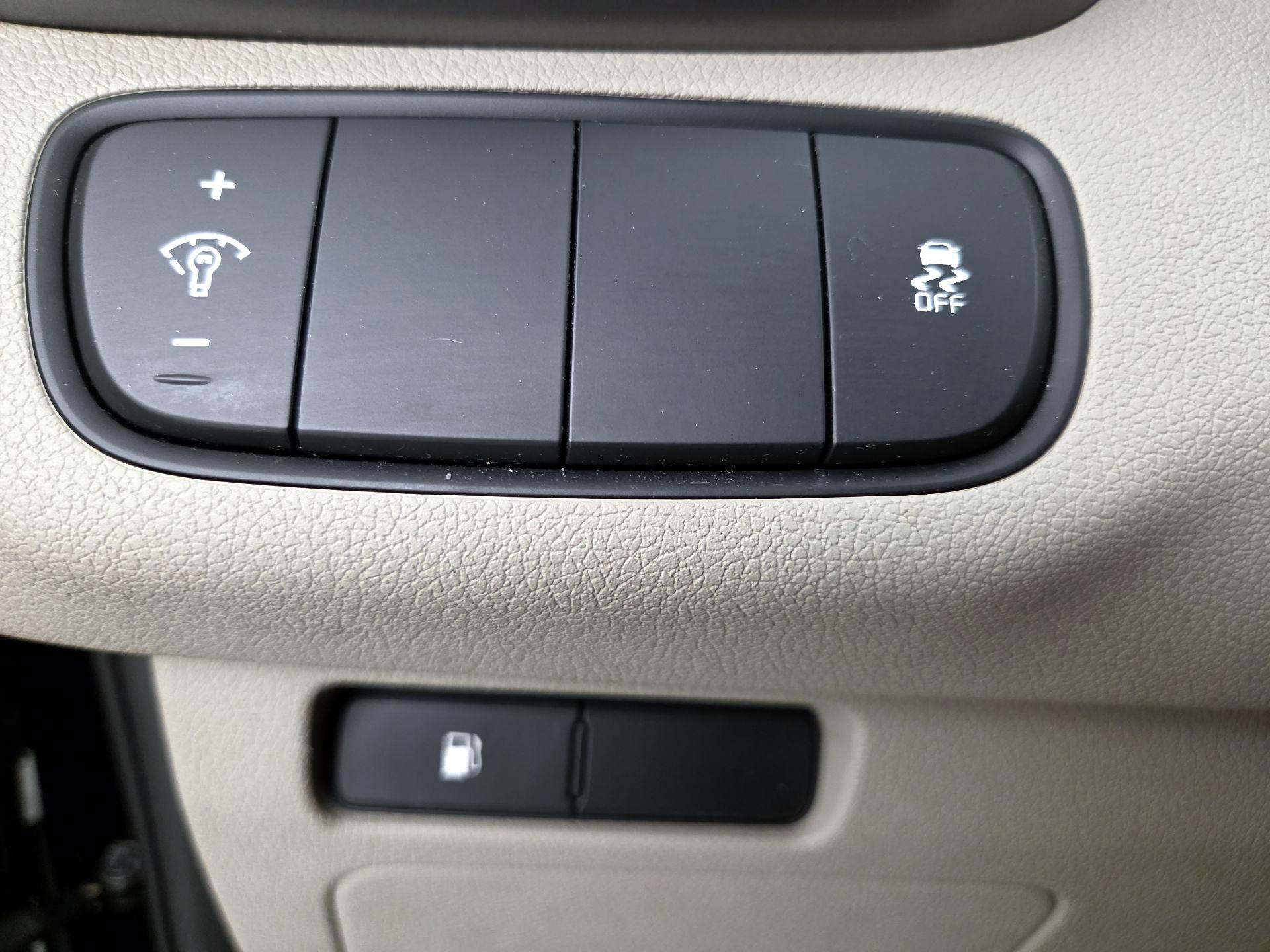 Thumbnail: 2016 Kia Sorento - 13